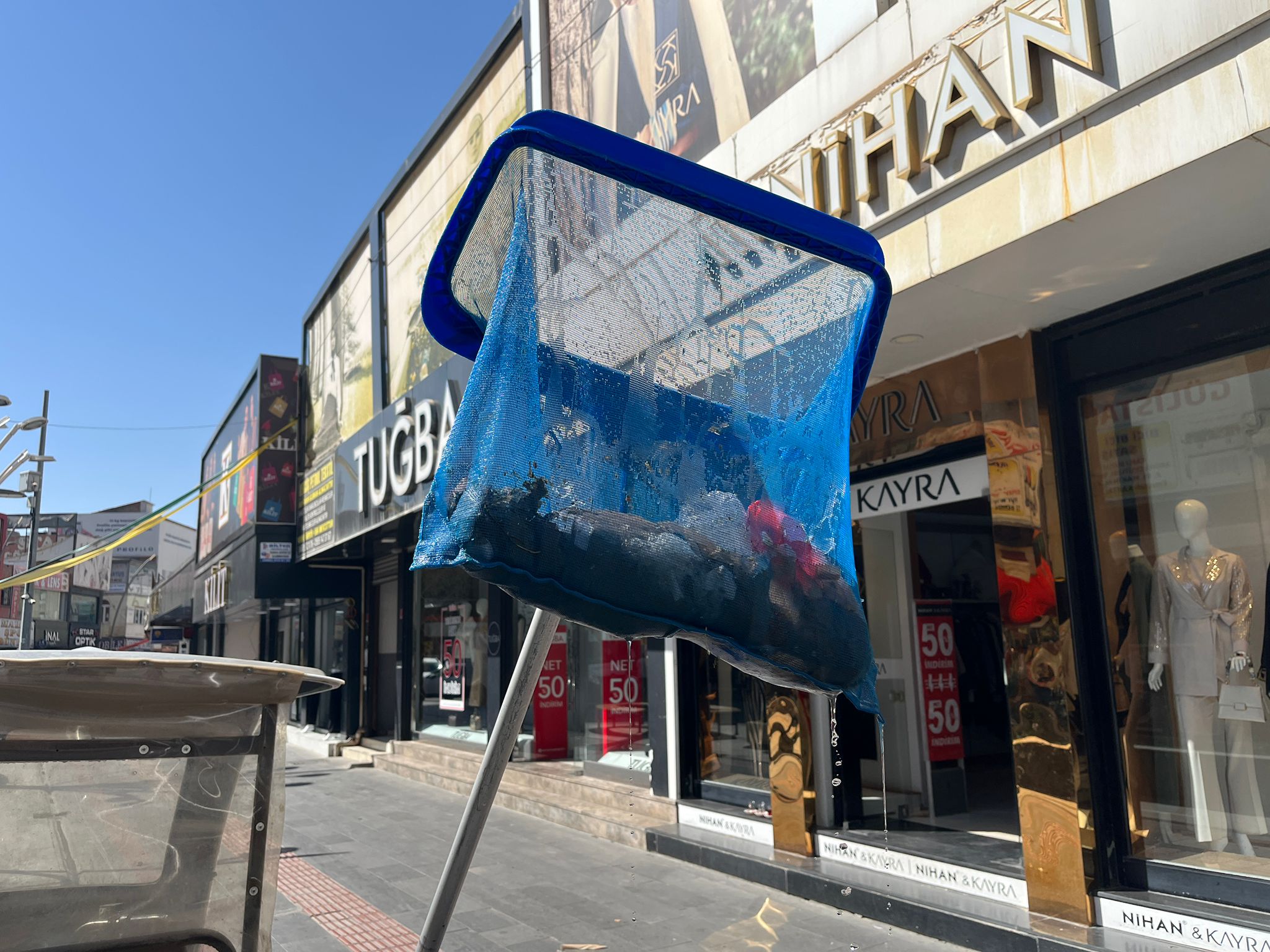 Gülistan Caddesi'ndeki Süs Havuzları Temizleniyor (3)