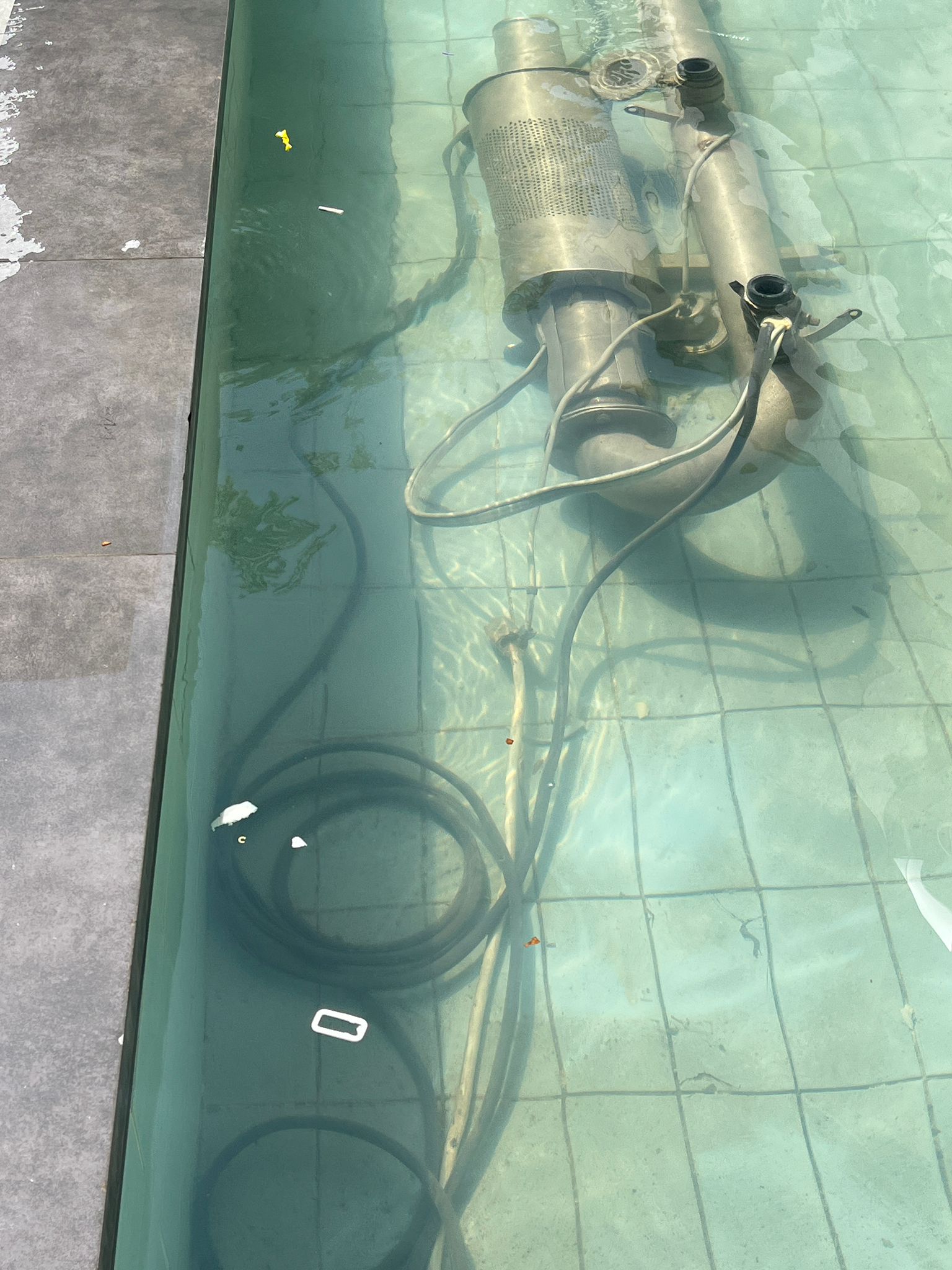 Gülistan Caddesi'ndeki Süs Havuzları Temizleniyor (5)