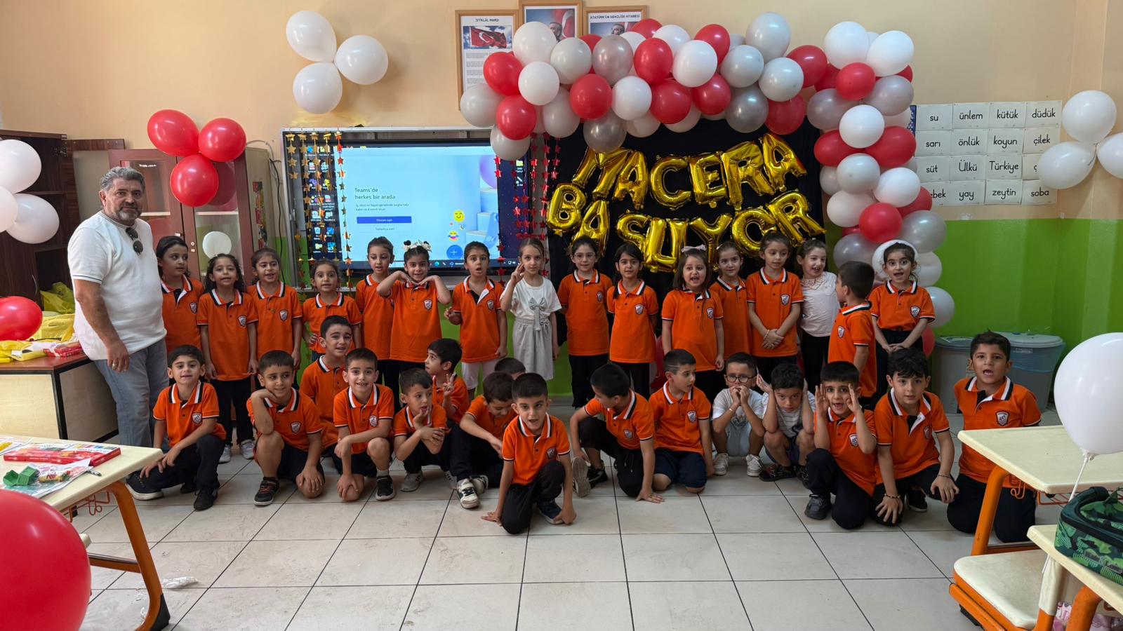 Miniklere Unutulmaz Bir İlk Gün Sürprizi (2)