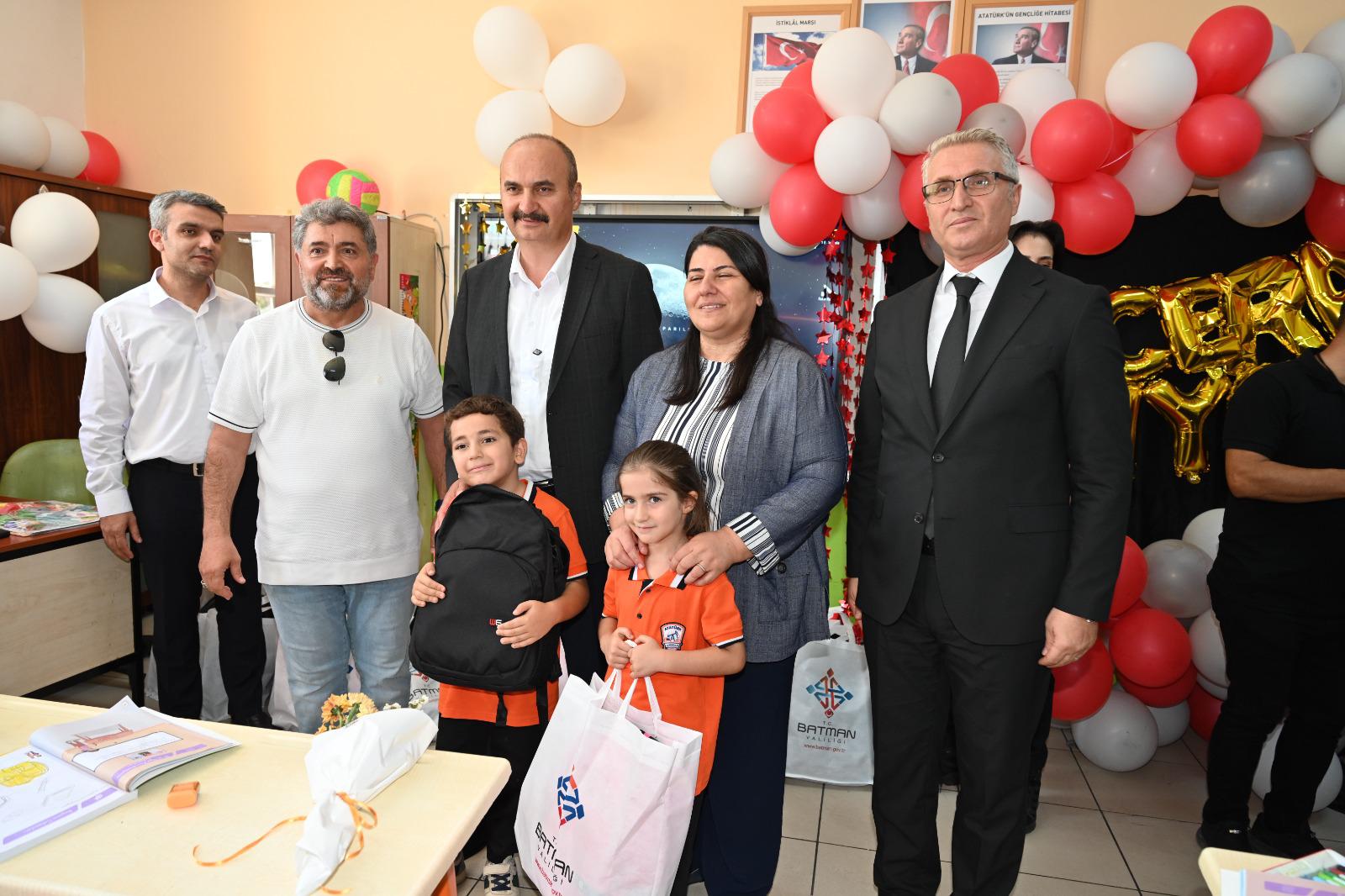 Vali Canalp'ten Minik Öğrencilere İlköğretim Haftası Sürprizi (2)