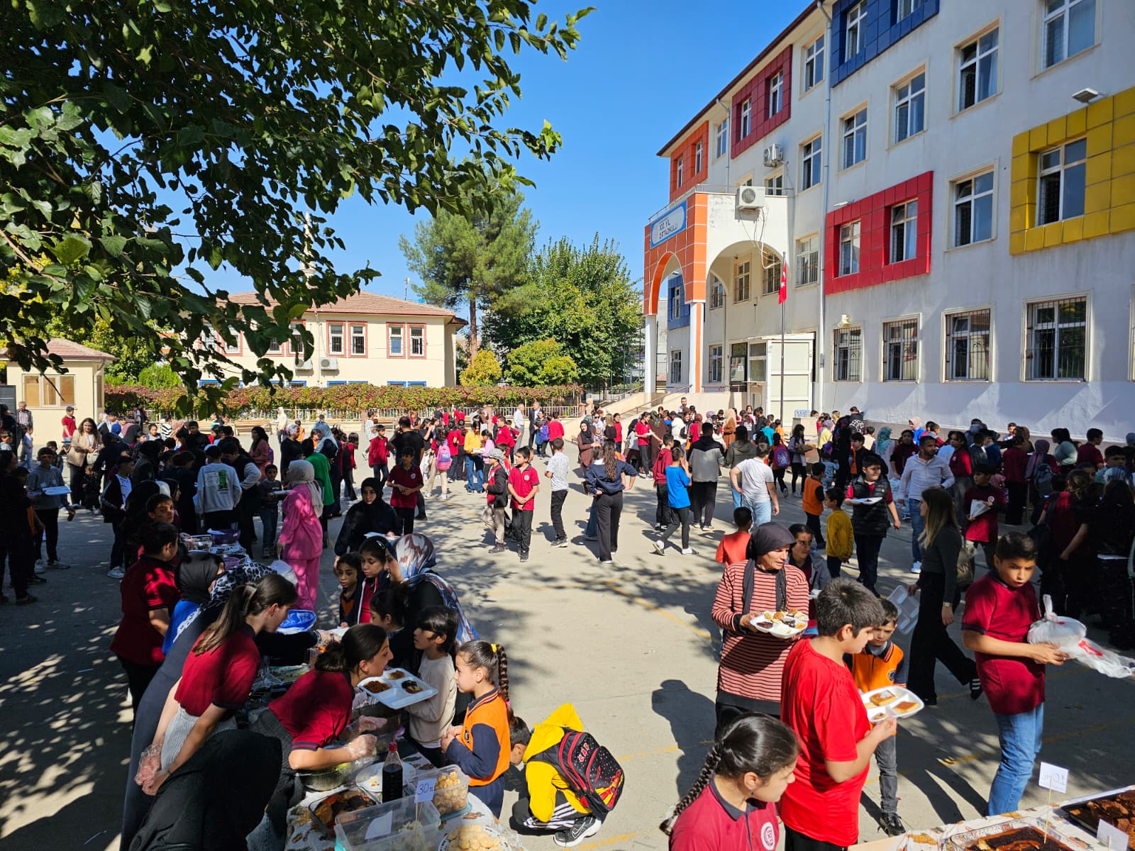 100. Yıl Ortaokulu’nda Yoğun Katılımlı Gazze’ye Destek Kermesi (2)