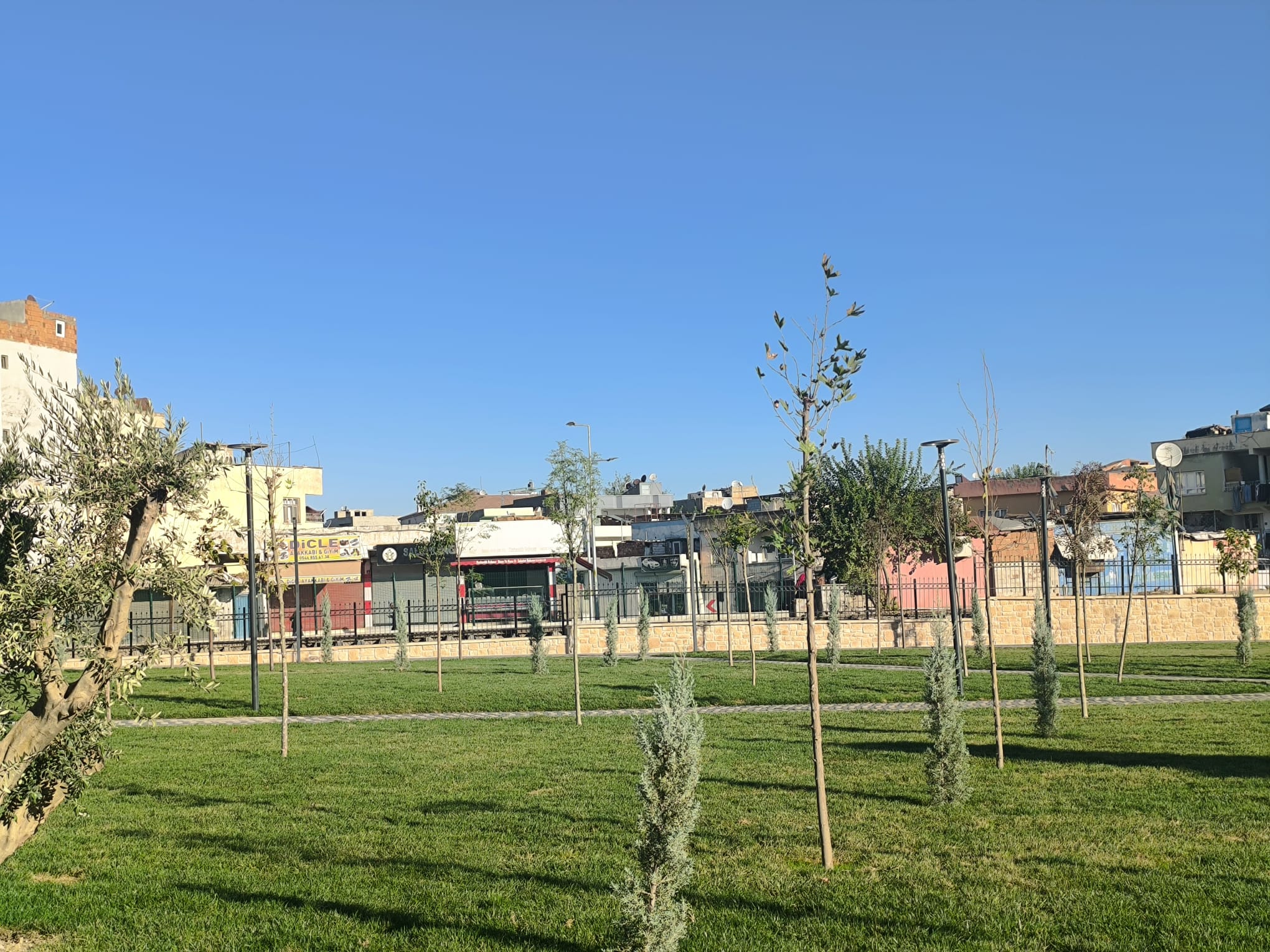 Batman’da Mahalleleri Bağlayan Yol Kapatıldı Vatandaş Tepkili (1)