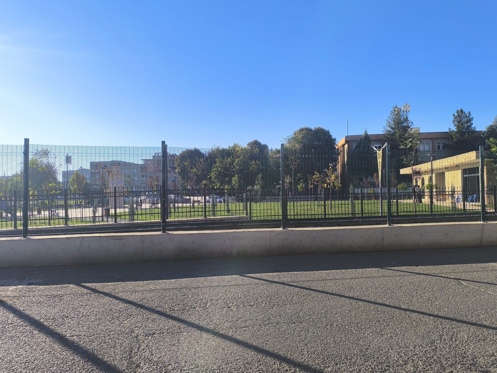 Batman’da Mahalleleri Bağlayan Yol Kapatıldı Vatandaş Tepkili (2)