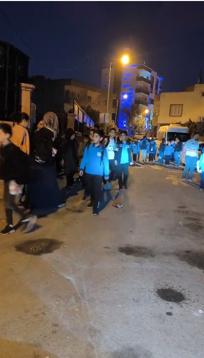 Batman’da Öğrenciler Sabah Ezanıyla Okula Gidip Akşam Karanlığında Dönüyor, Veliler Tepkili (1)