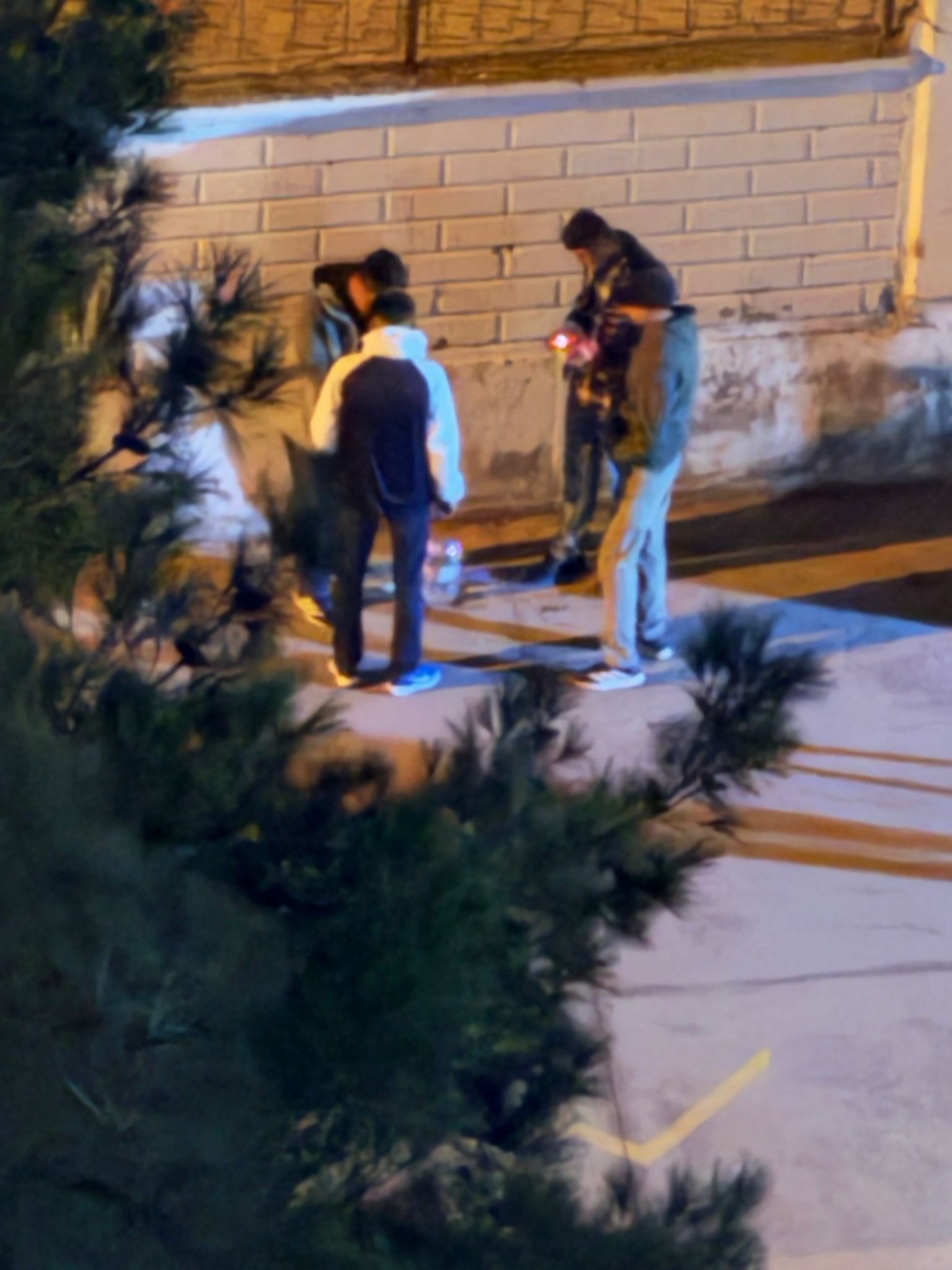 Batman'da Okul Bahçesi Madde Kullanımı! Veliler Ve Mahalleli Tedirgin (1)