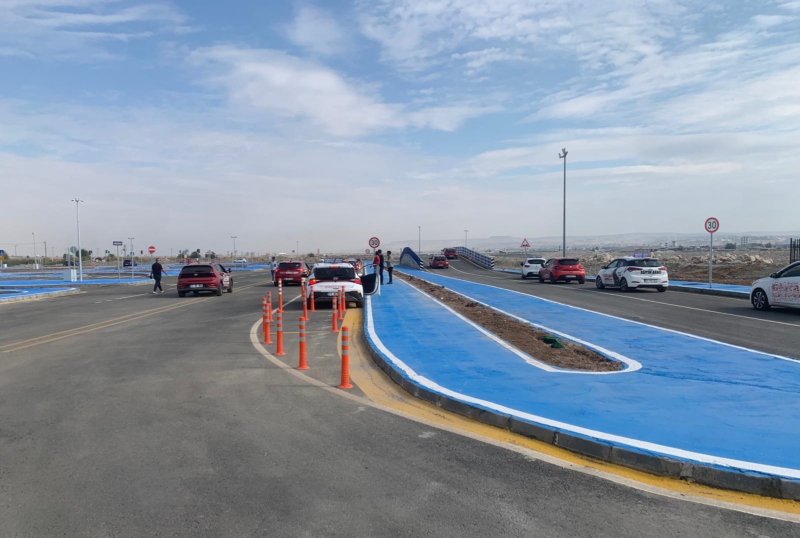 Batman’da Sürücü Akademisiyle Acemi Sürücüler Güvenle Direksiyon Başına (1)