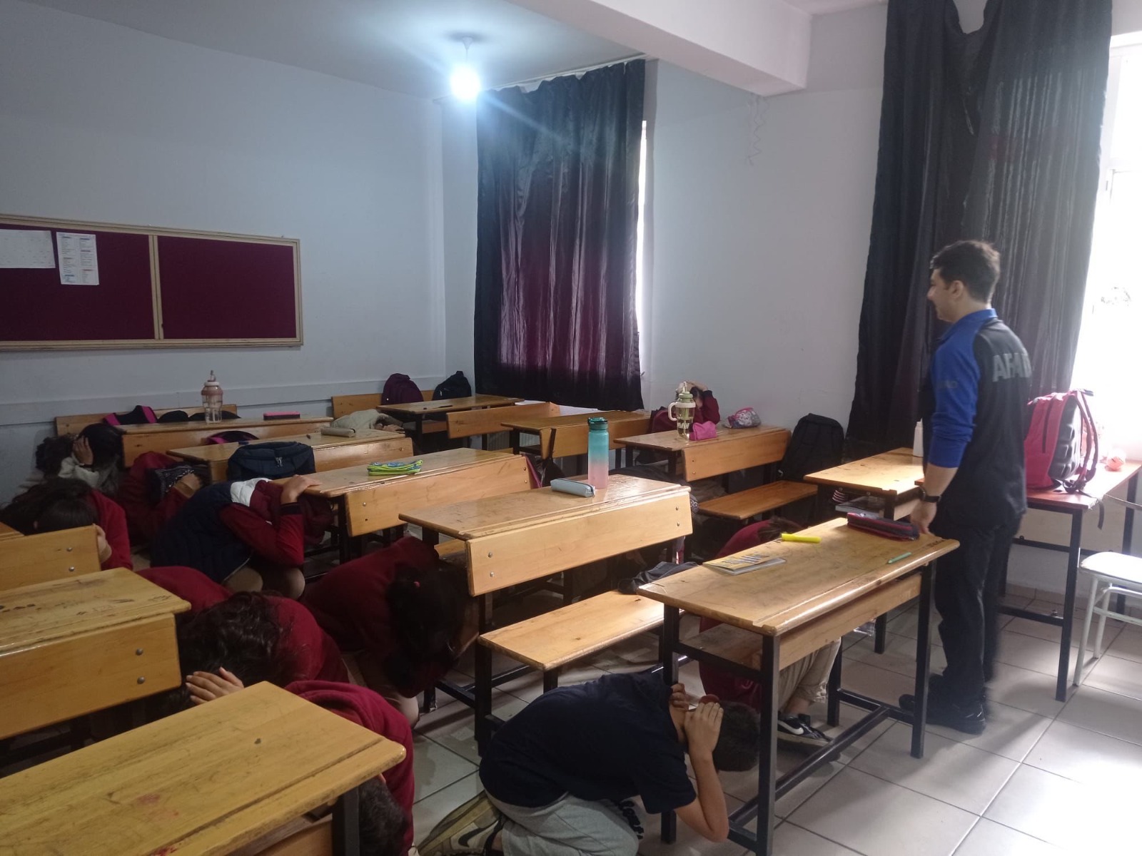 Batman’daki Tüm Okullarda Eş Zamanlı ‘Güvenli Tahliye’ Tatbikatı Başarıyla Yapıldı (2)