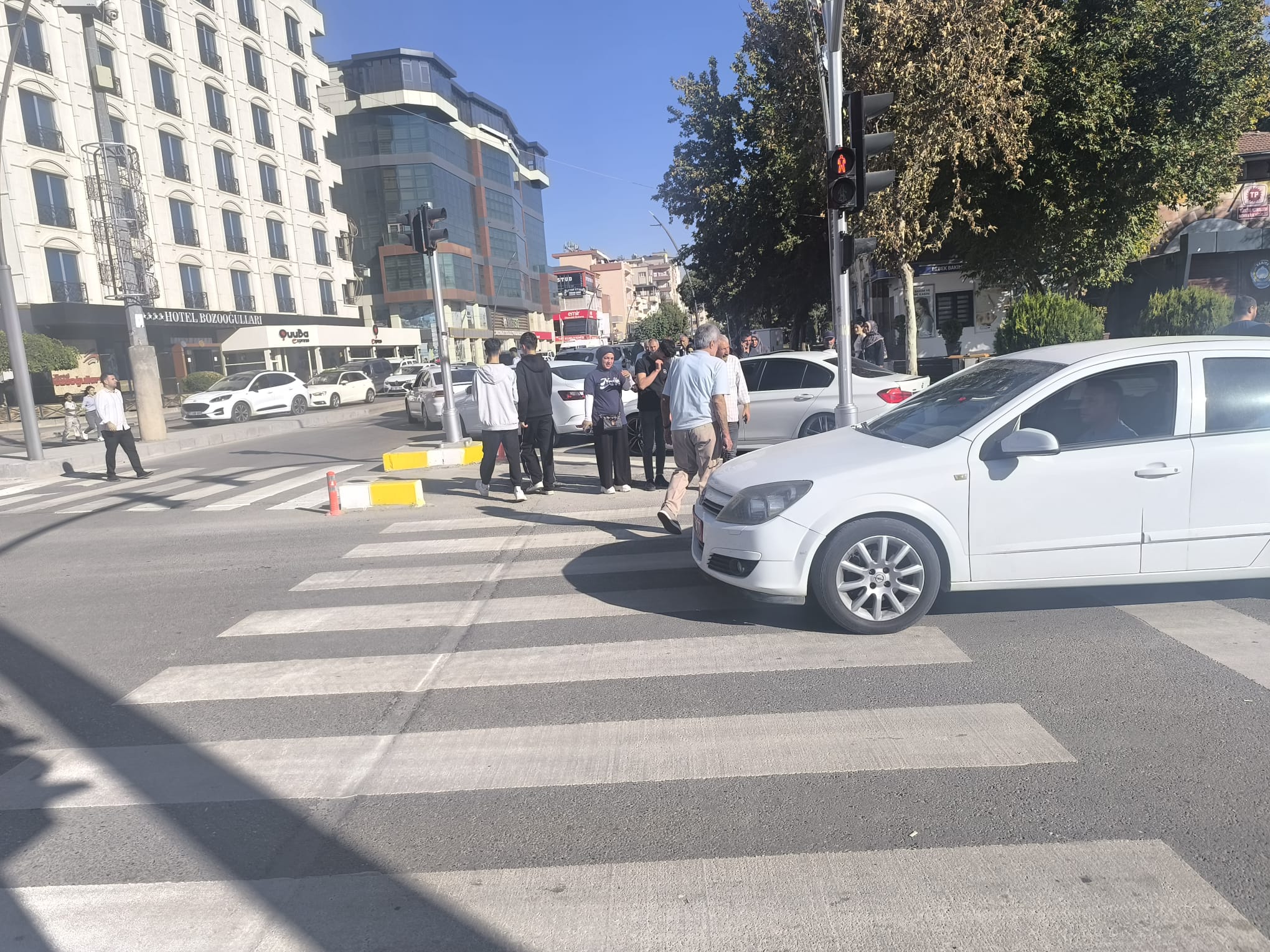 Cadde Ortasında Biten Yaya Yolu Tepki Çekiyor (2)