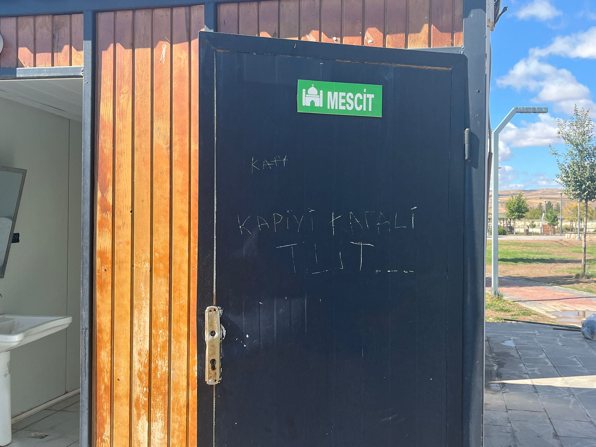 Devasa Parkta 3 Metrekarelik Mescit (2)