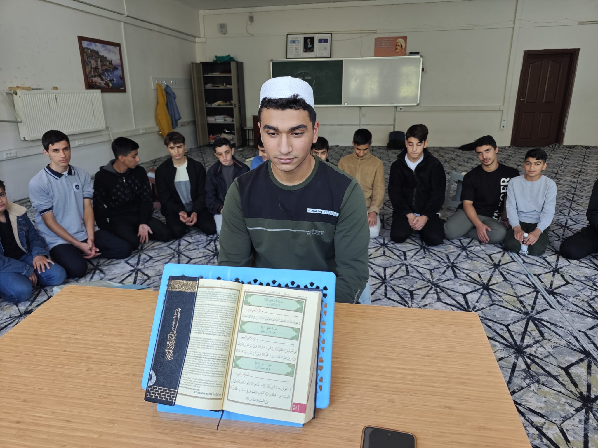 Hafızlık Zorluğu Bitti, Coşku Başladı Genç Hafız Su Ile Kutlandı! (2)