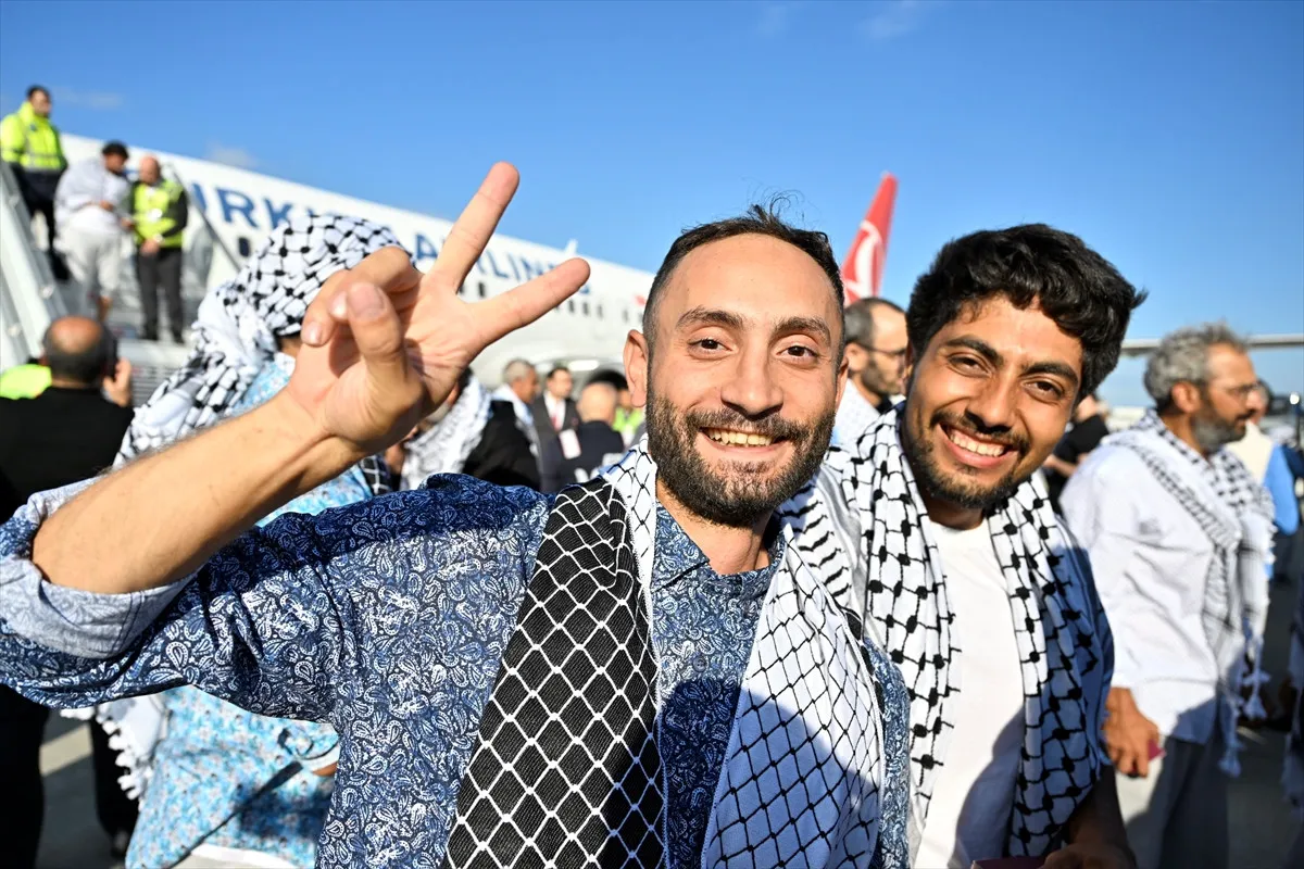 İsrail’in Rehin Tuttuğu Sumud Filosu Aktivistleri Türkiye’ye Ulaştı 3