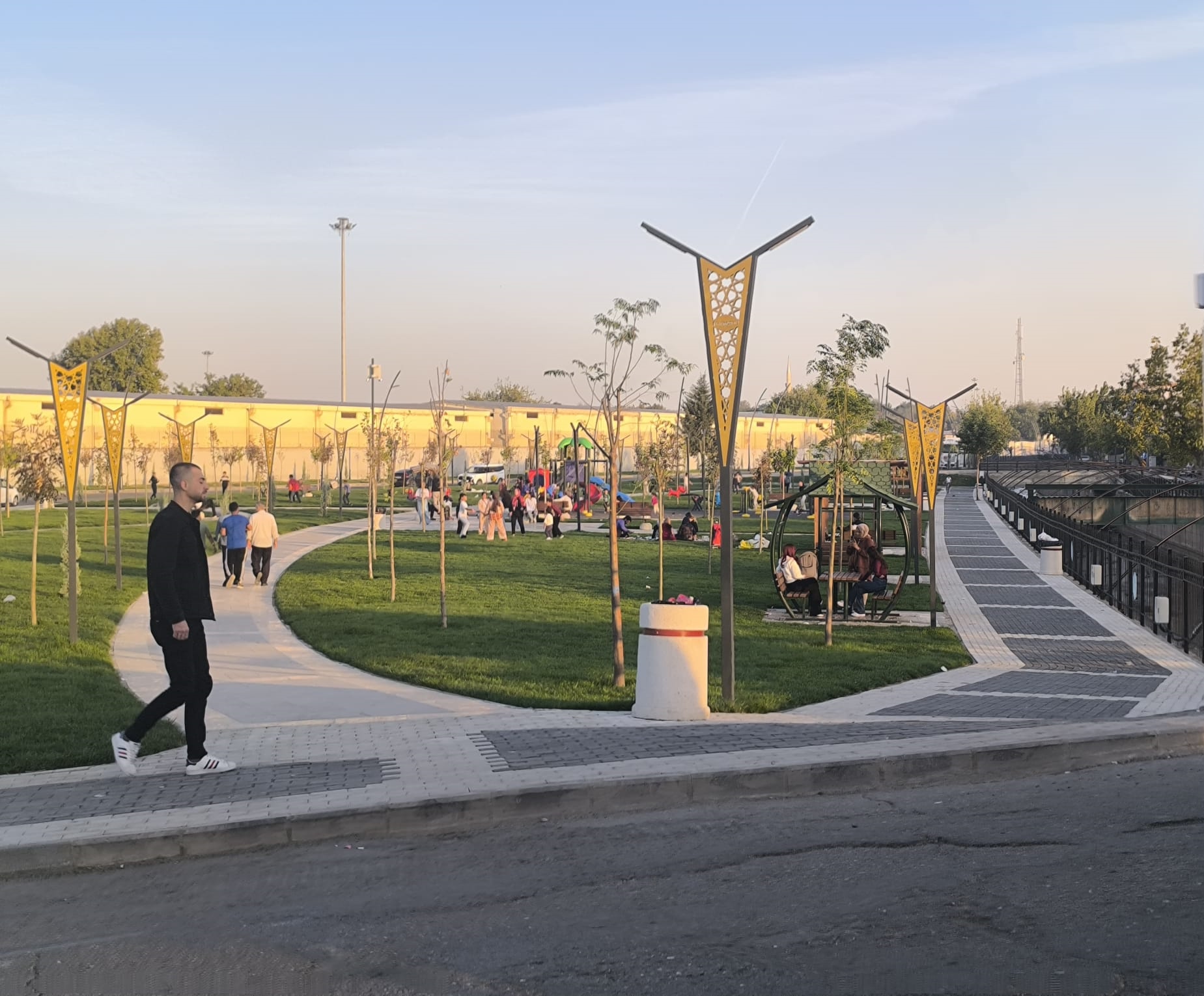 Karşıyaka Mahallesi İluh Deresi Kenarındaki Parklarla Nefes Aldı (7)