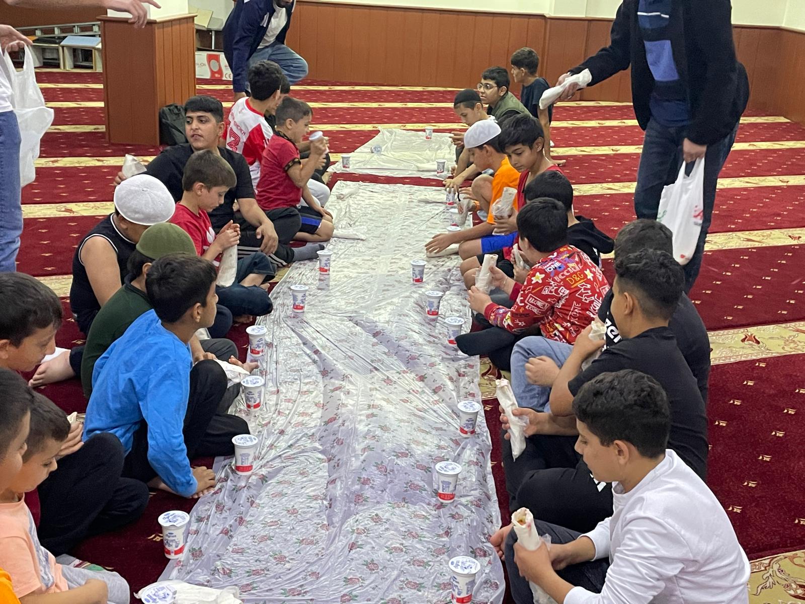 Kur'an Aşıklarına Çiğköfte Ziyafeti (2)