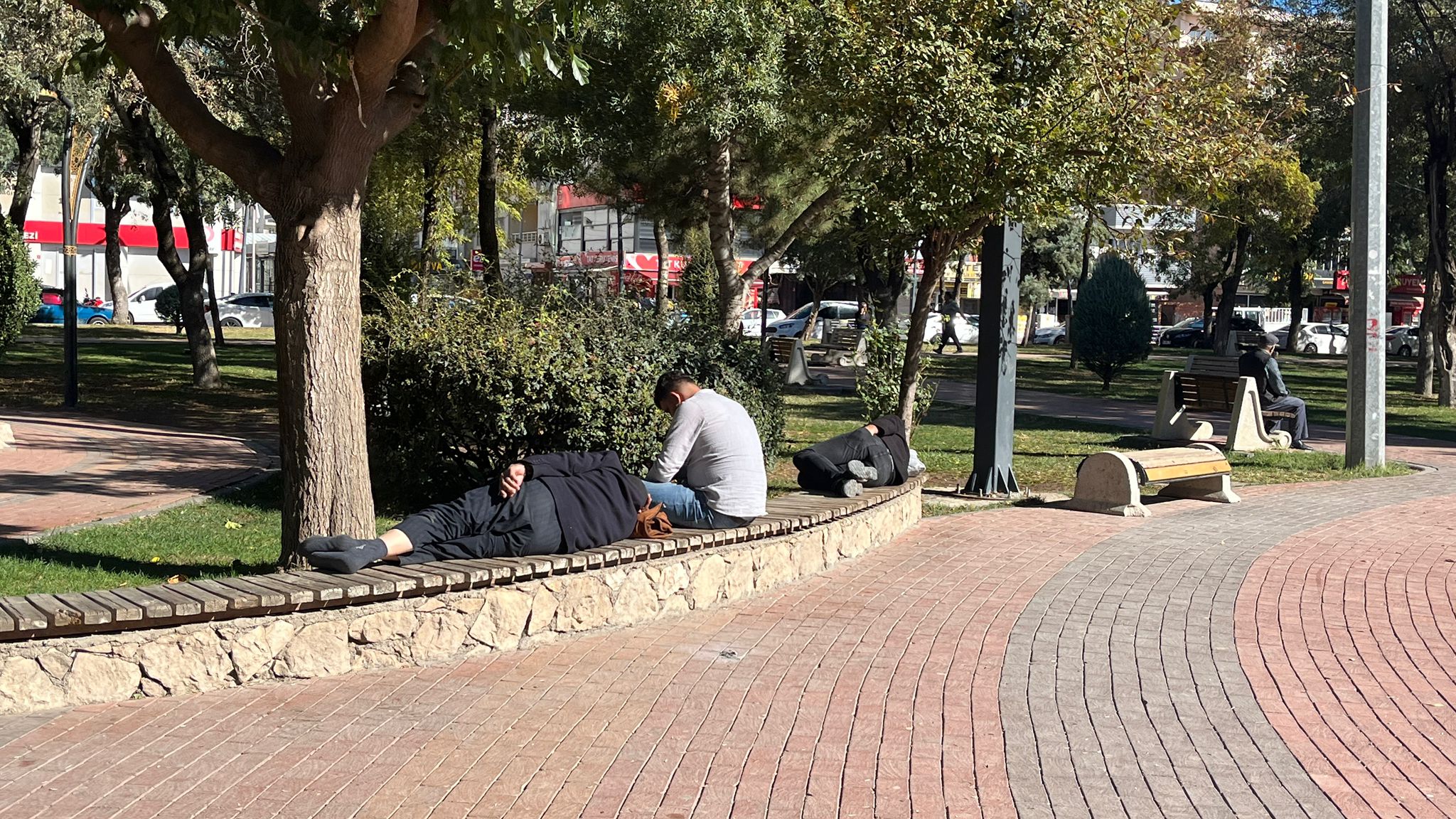 Sonbaharın Sıcak Hediyesi Vatandaşlar Güneşin Tadını Çıkarıyor (2)