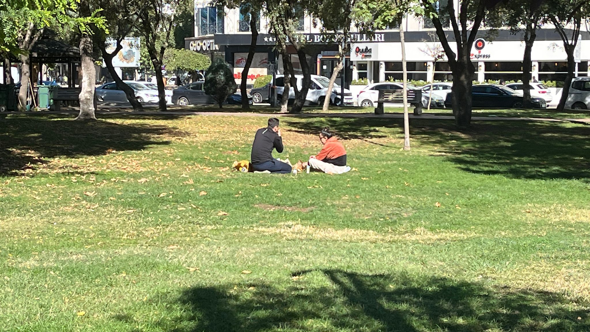 Sonbaharın Sıcak Hediyesi Vatandaşlar Güneşin Tadını Çıkarıyor (3)