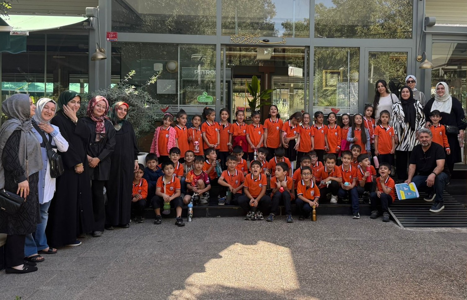 Birinci Sınıf Öğrencileri İlk Yazılarını Anneleriyle Paylaştı1