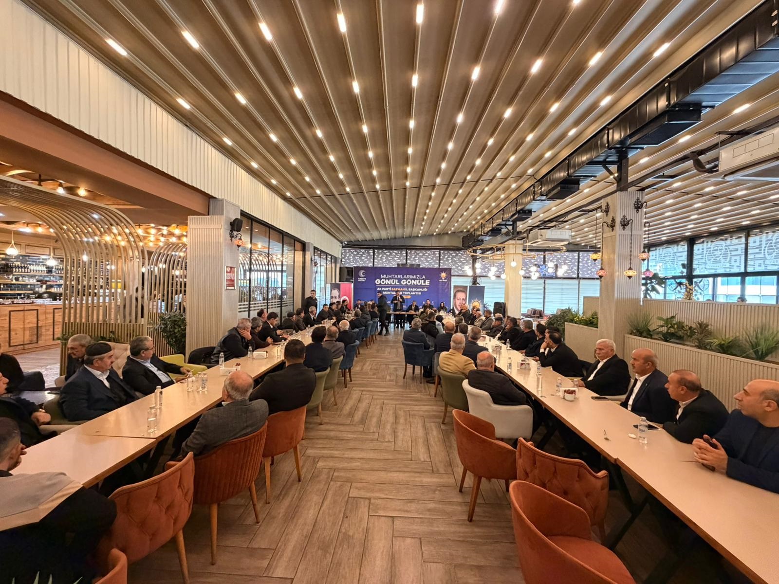 11 Batman’da Yerinde Çözüm Buluşması Ak Parti Heyeti Muhtarlarla Bir Araya Geldi (4)