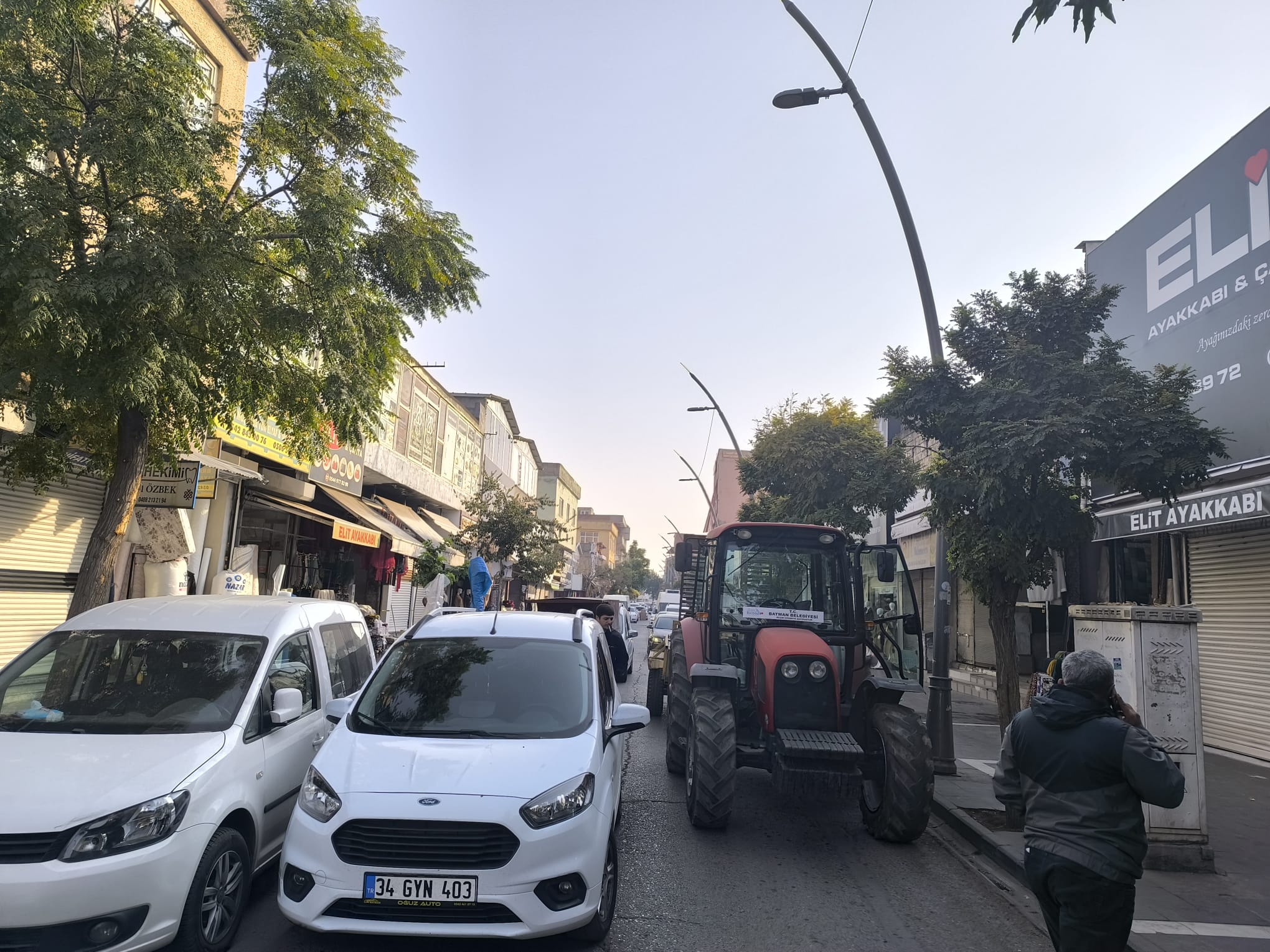 Aracını Çarşının Ortasında Bırakıp Trafiği Allak Bullak Etti (5)