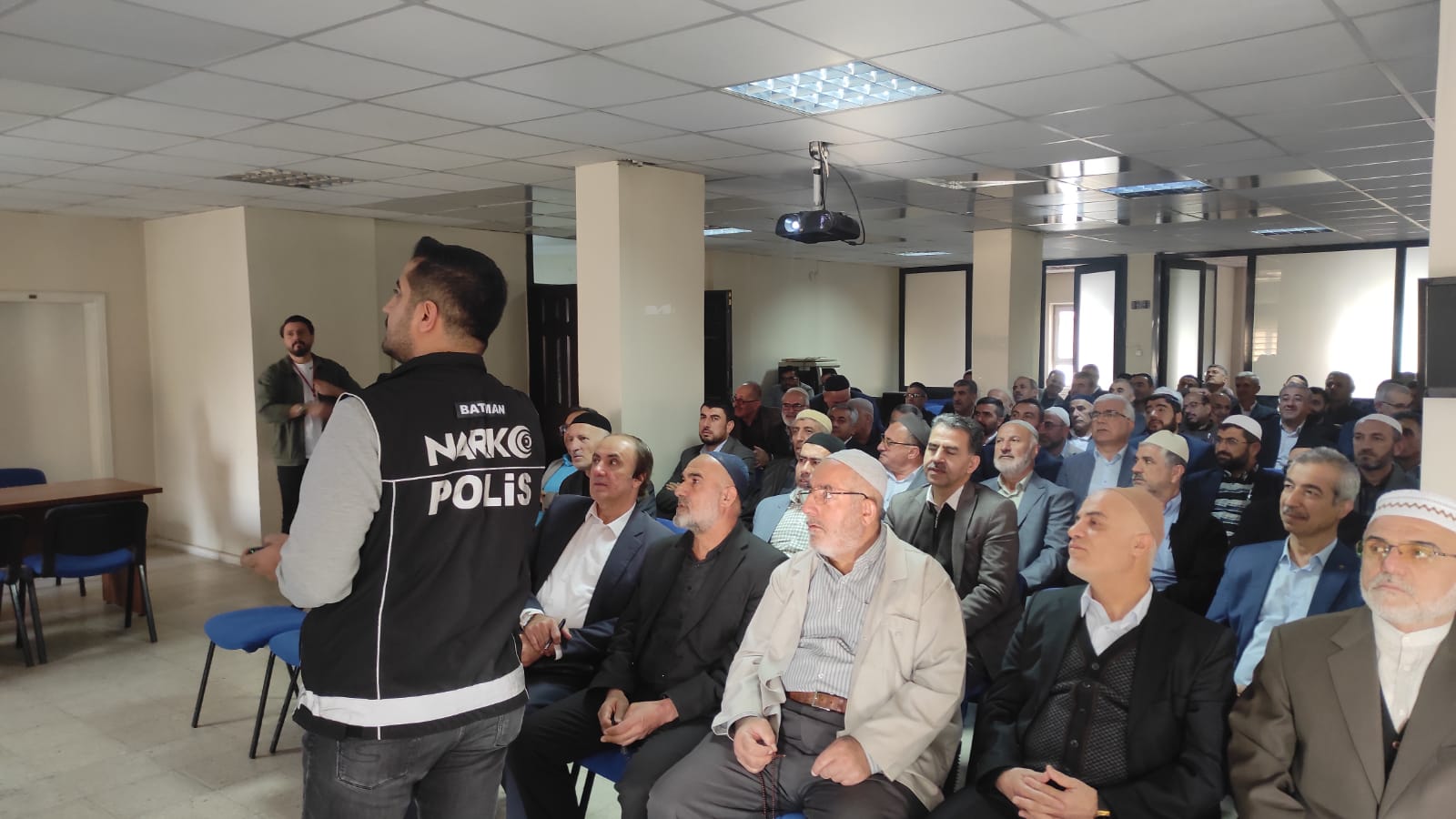 Batman'da Din Görevlilerine En İyi Narkotik Polisi Anne Semineri Düzenlendi (1)