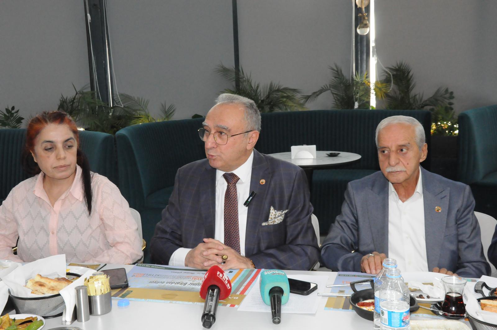 Batman’da Emeklilere Yeni Konutlar Yapılması İçin Görüşmeler Devam Ediyor (3)