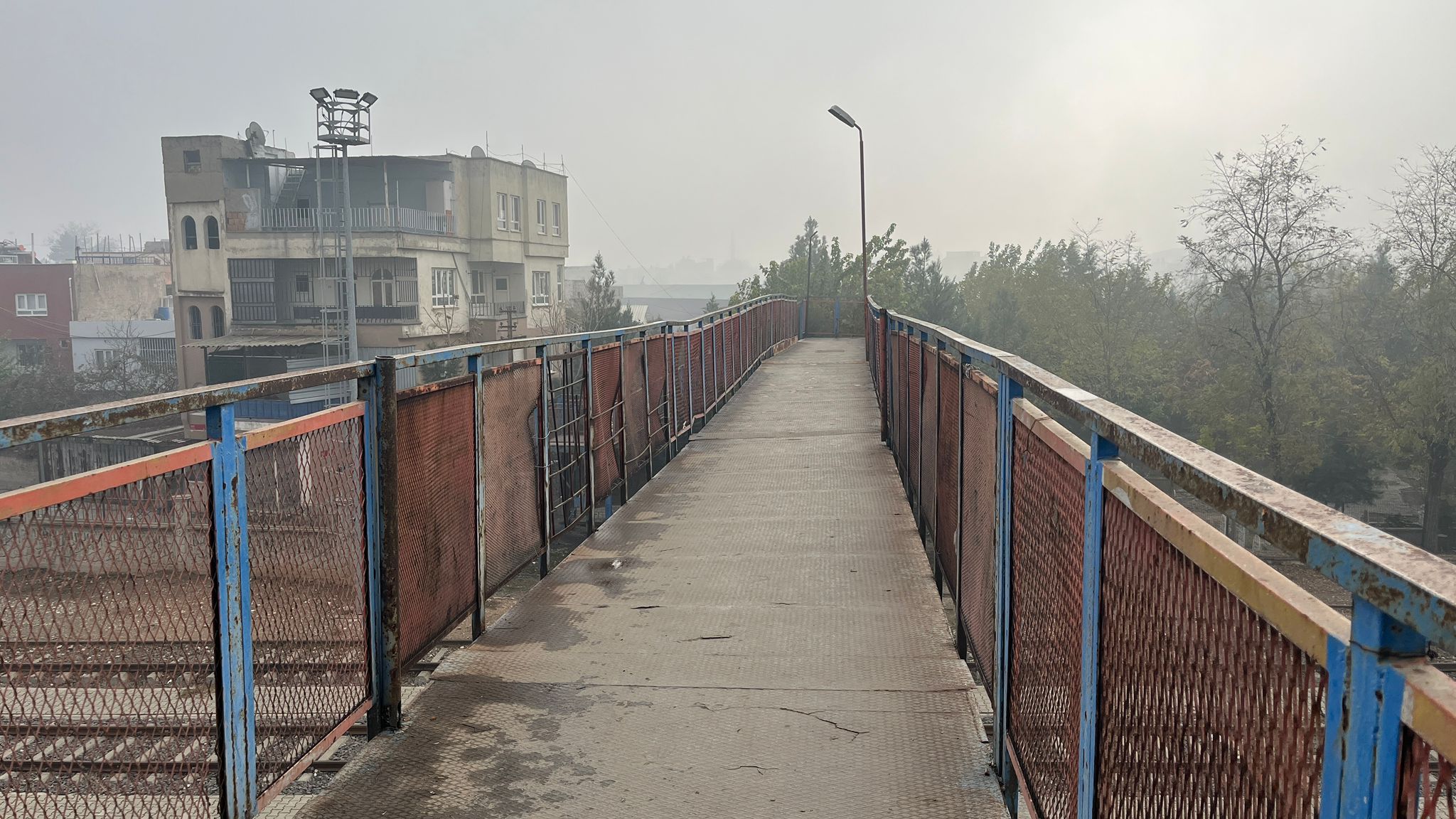 Dikkat Her An Çökebilir (2)