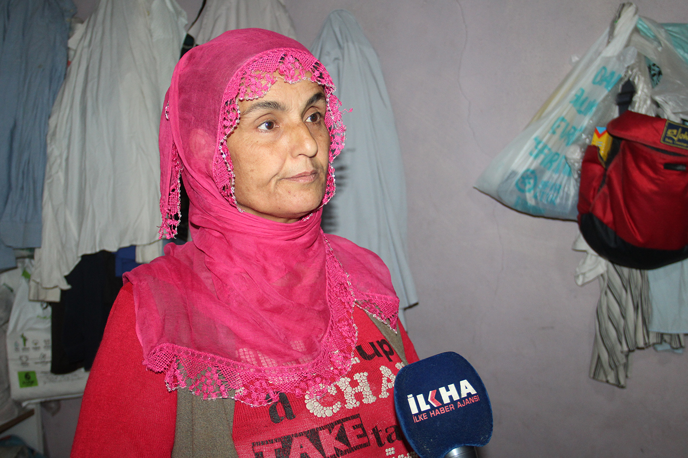 Harabe Evde Yaşam Mücadelesi̇ Veri̇yorlar (2)