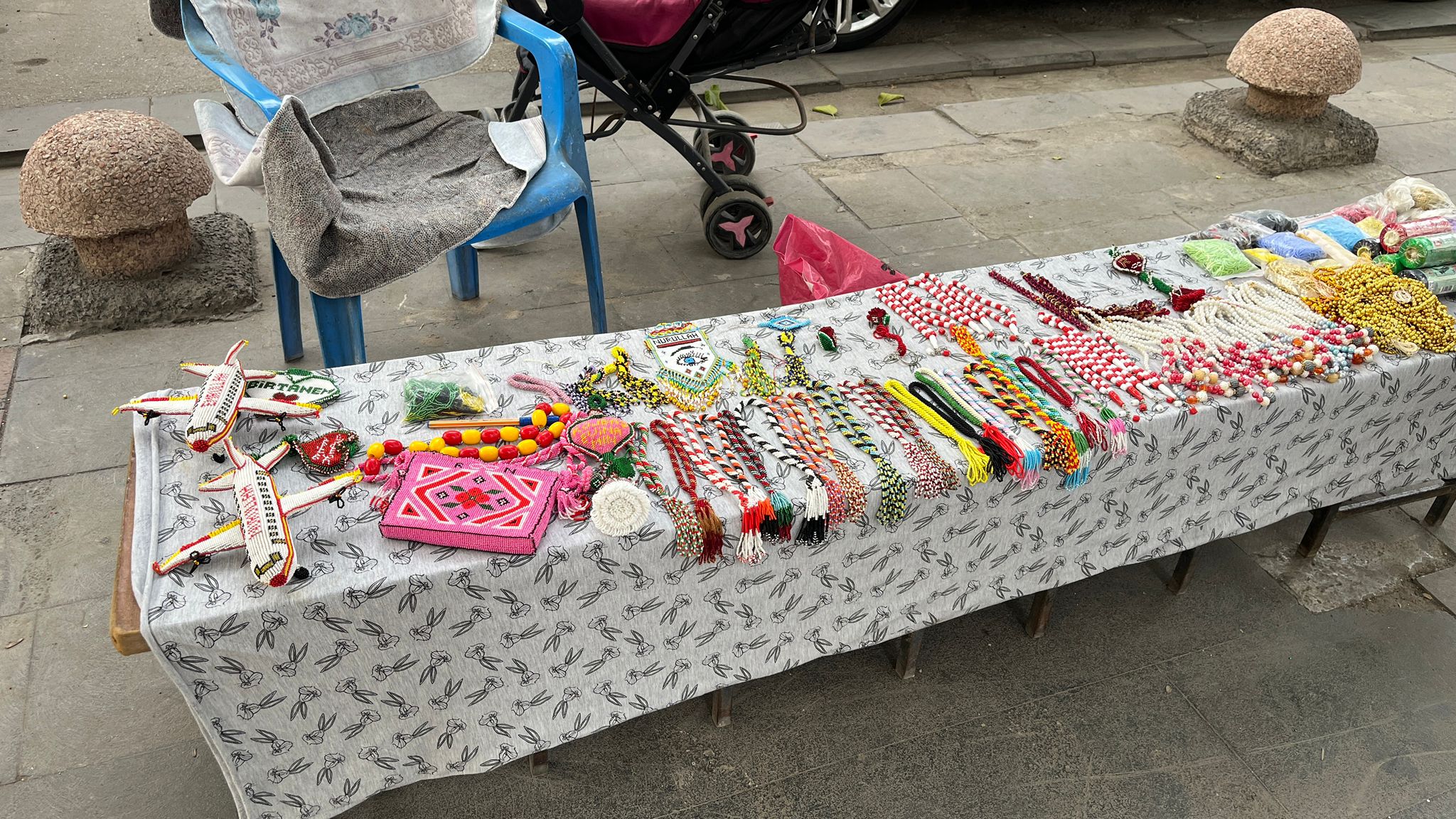 Kaldırım Tezgâhında İlmek İlmek Geçim Mesaisi (4)