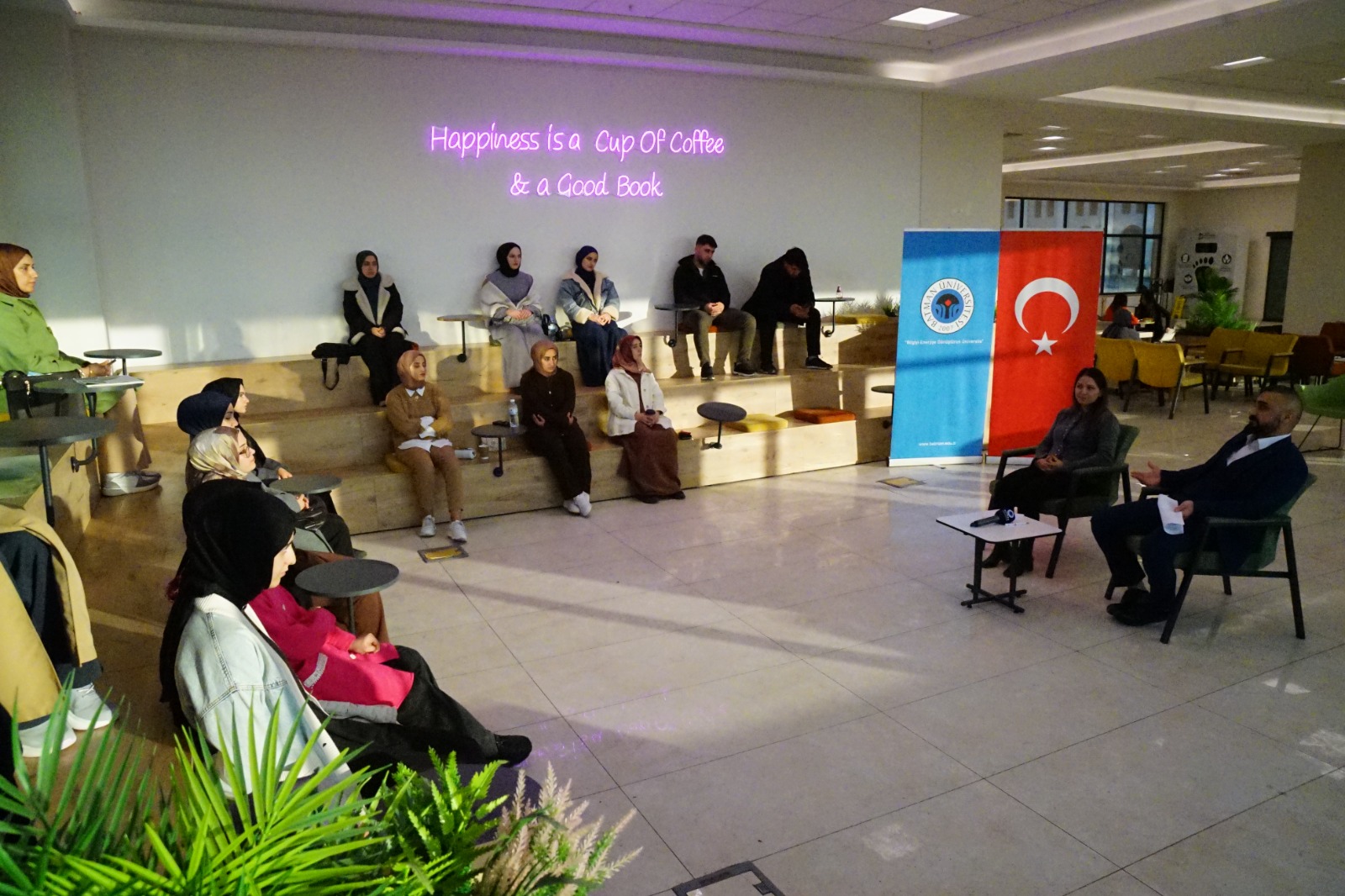 Kütüphanede “Zorluklarla Başa Çıkmada Hz. Peygamber’in Örnekliği” Söyleşisi (1)