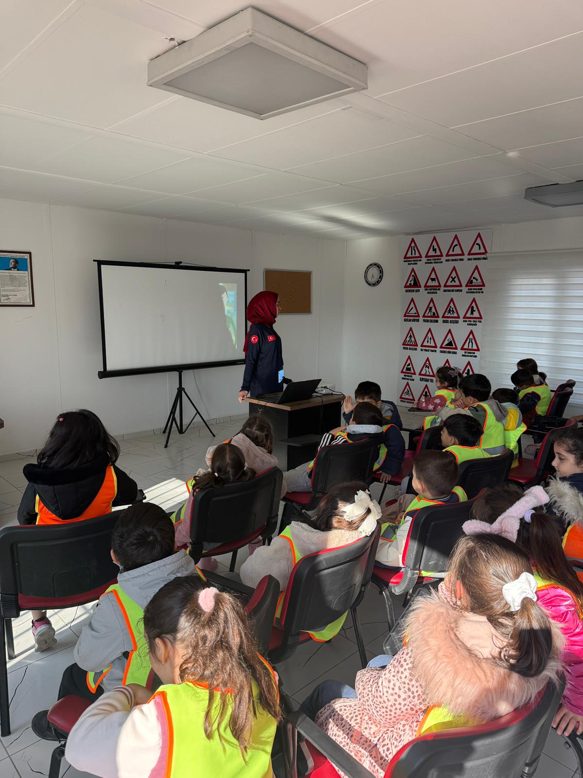 Minik Tomurcuklara Yangın Eğitimi (2)