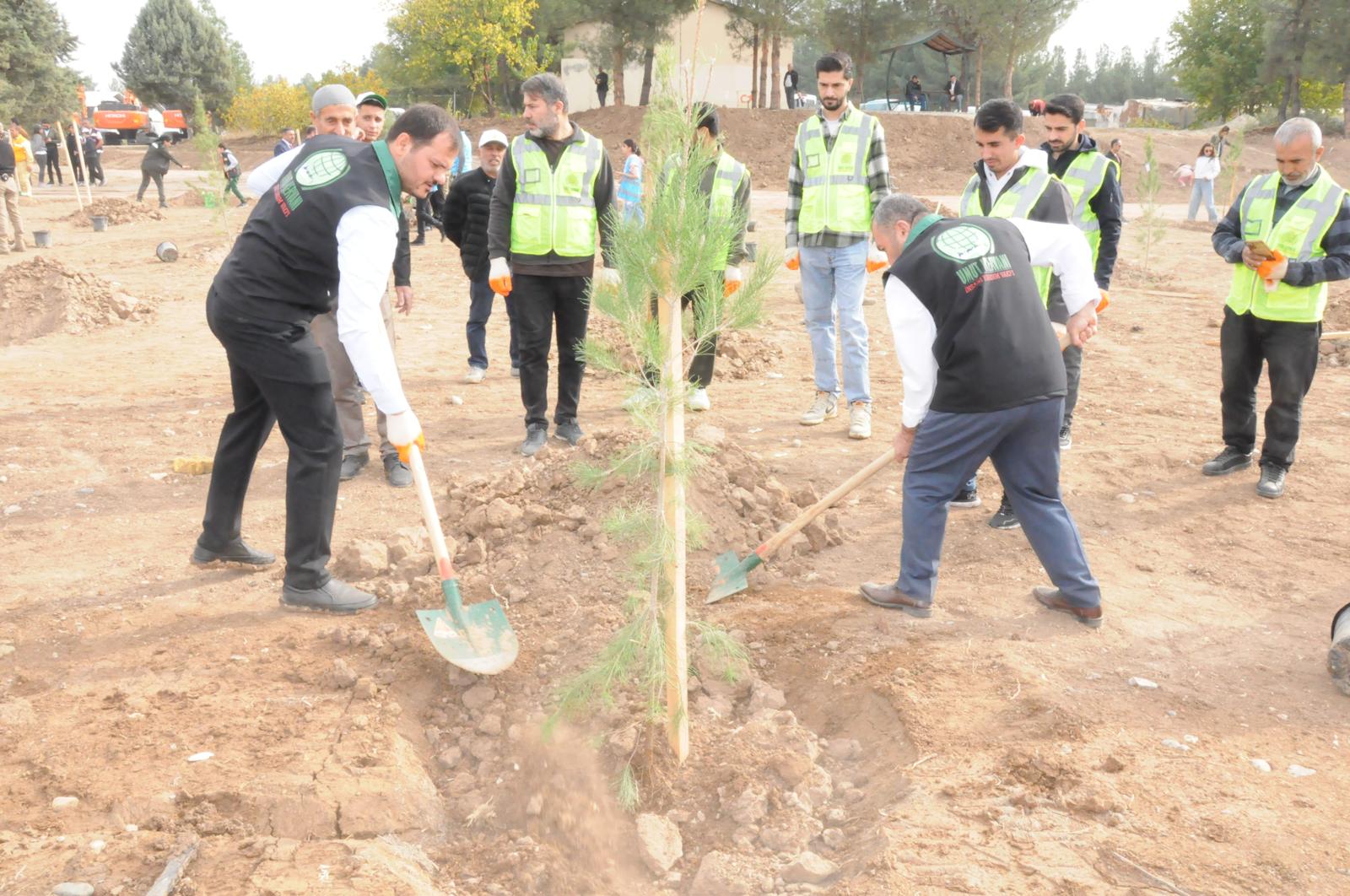 Umut Kervanı’ndan Yeşil Adım Ağaç Dikmek Sadakadır (2)