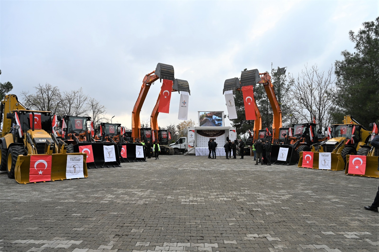 Batman İl Özel İdaresi Makine Parkını Güçlendirdi 171 Milyon Tl'lik Dev Yatırım 3-1
