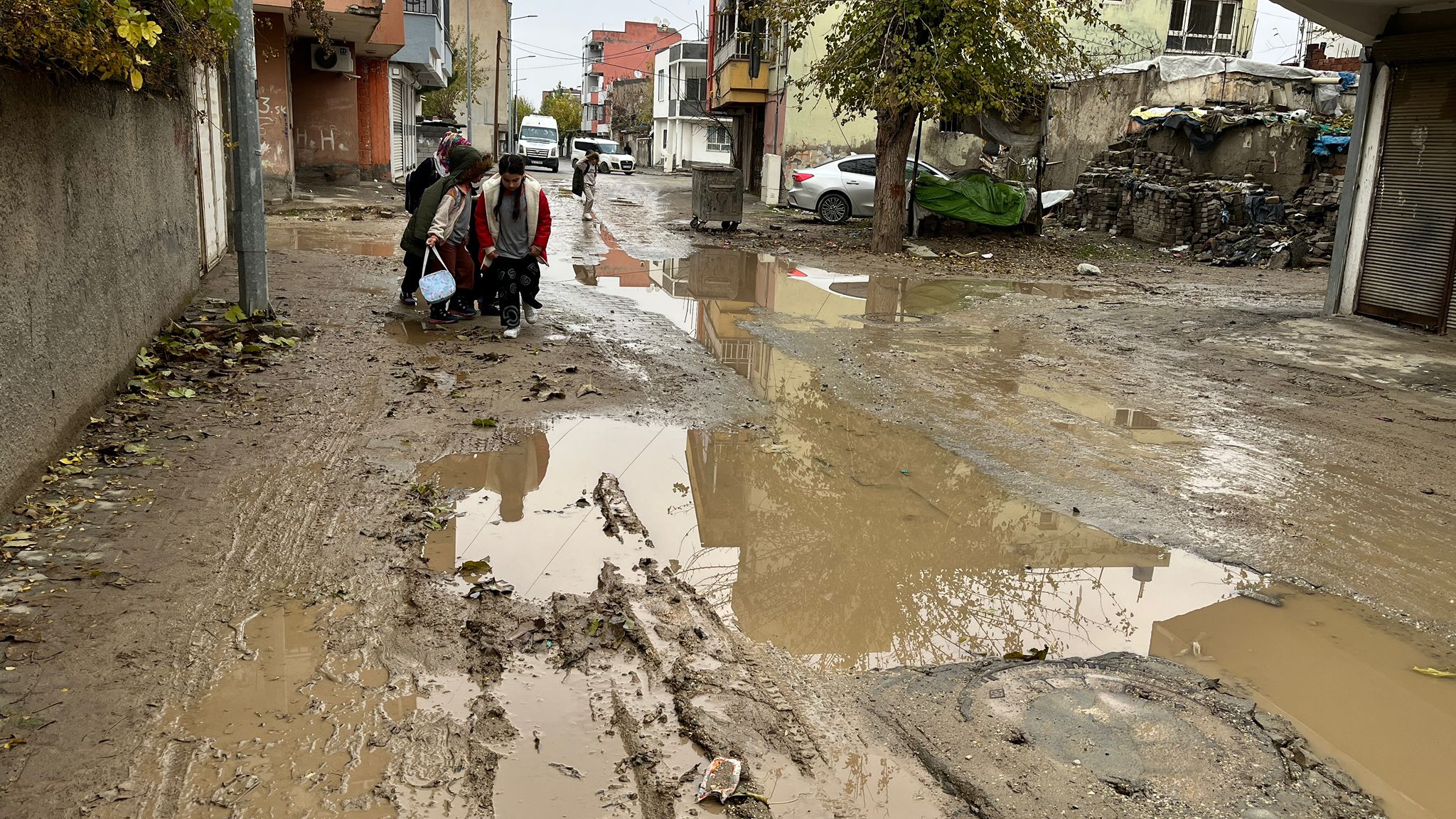 Batman’a Yakışmayan Görüntü Sokak Çamur Deryası (1)