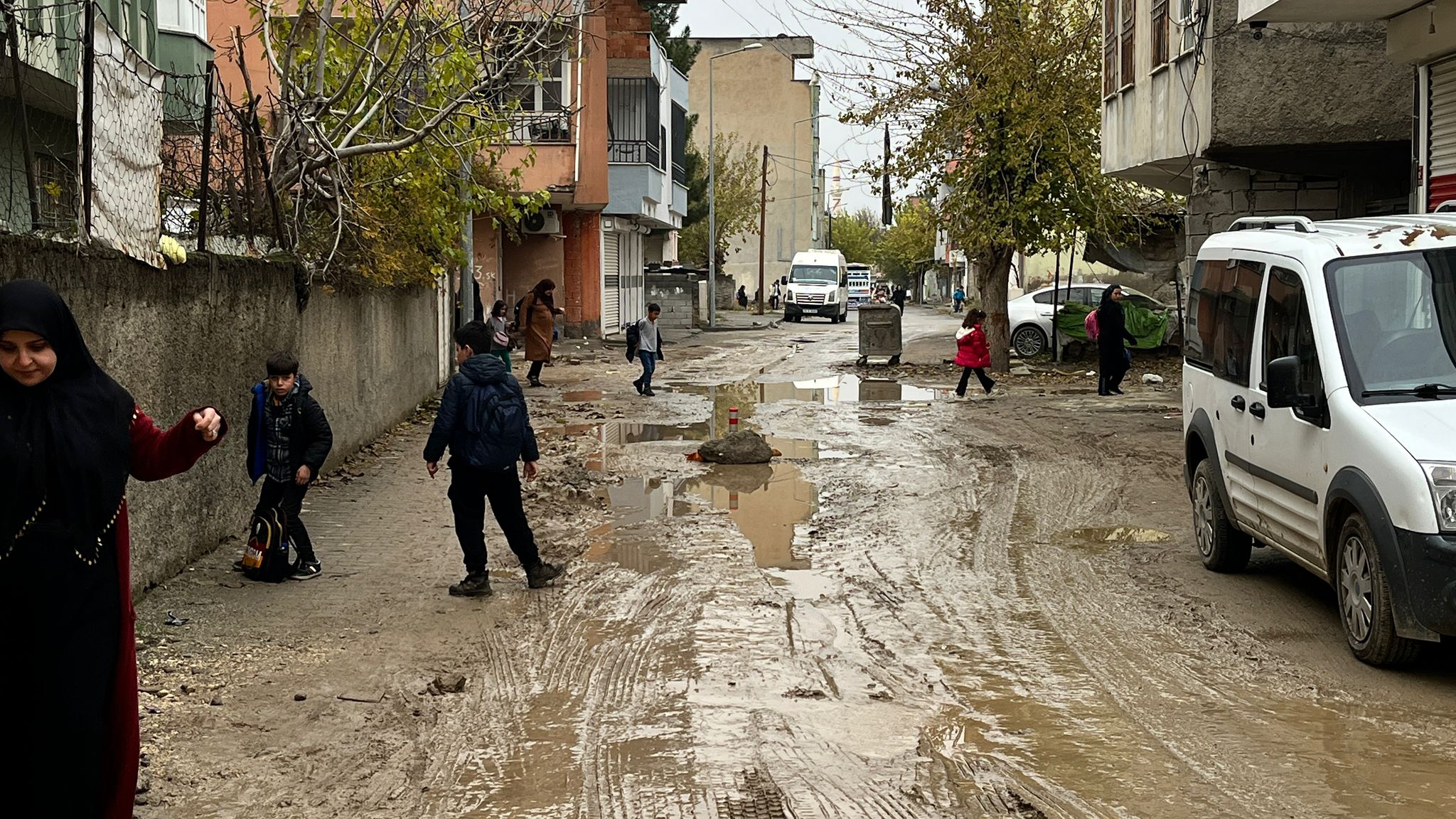 Batman’a Yakışmayan Görüntü Sokak Çamur Deryası (2)