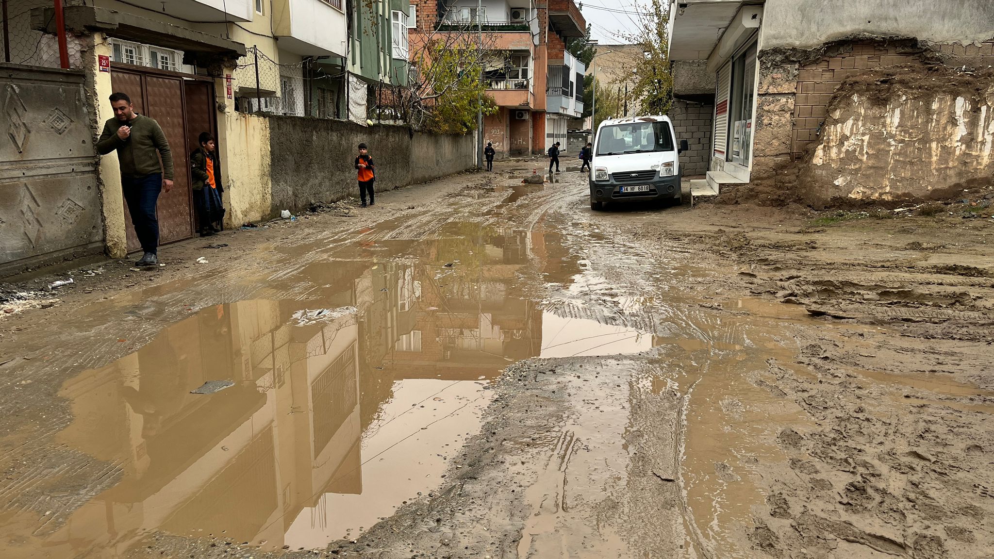 Batman’a Yakışmayan Görüntü Sokak Çamur Deryası (3)