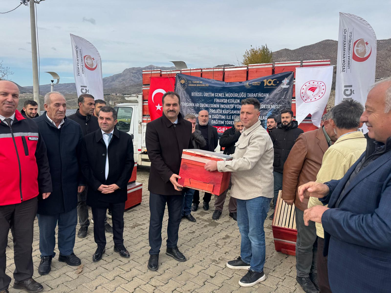 Batman’da Arıcılığa Destek Kozluk Ve Sason’da Kovanlar Teslim Edildi (1)
