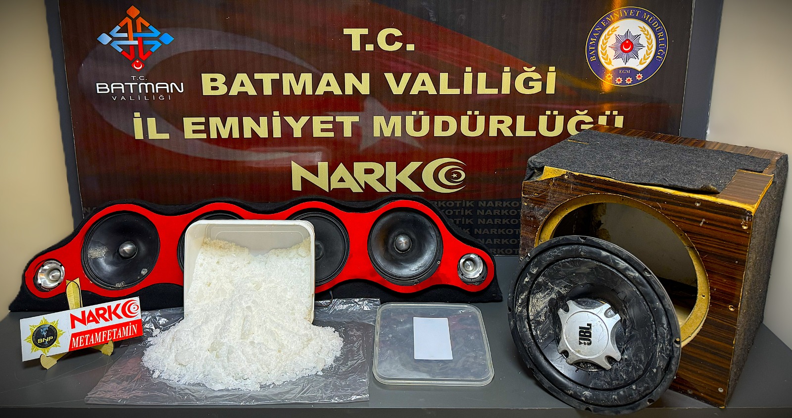 Batman’da Bir Aracın Hoparlöründe 3 Kilo Zehir Ele Geçirildi!1