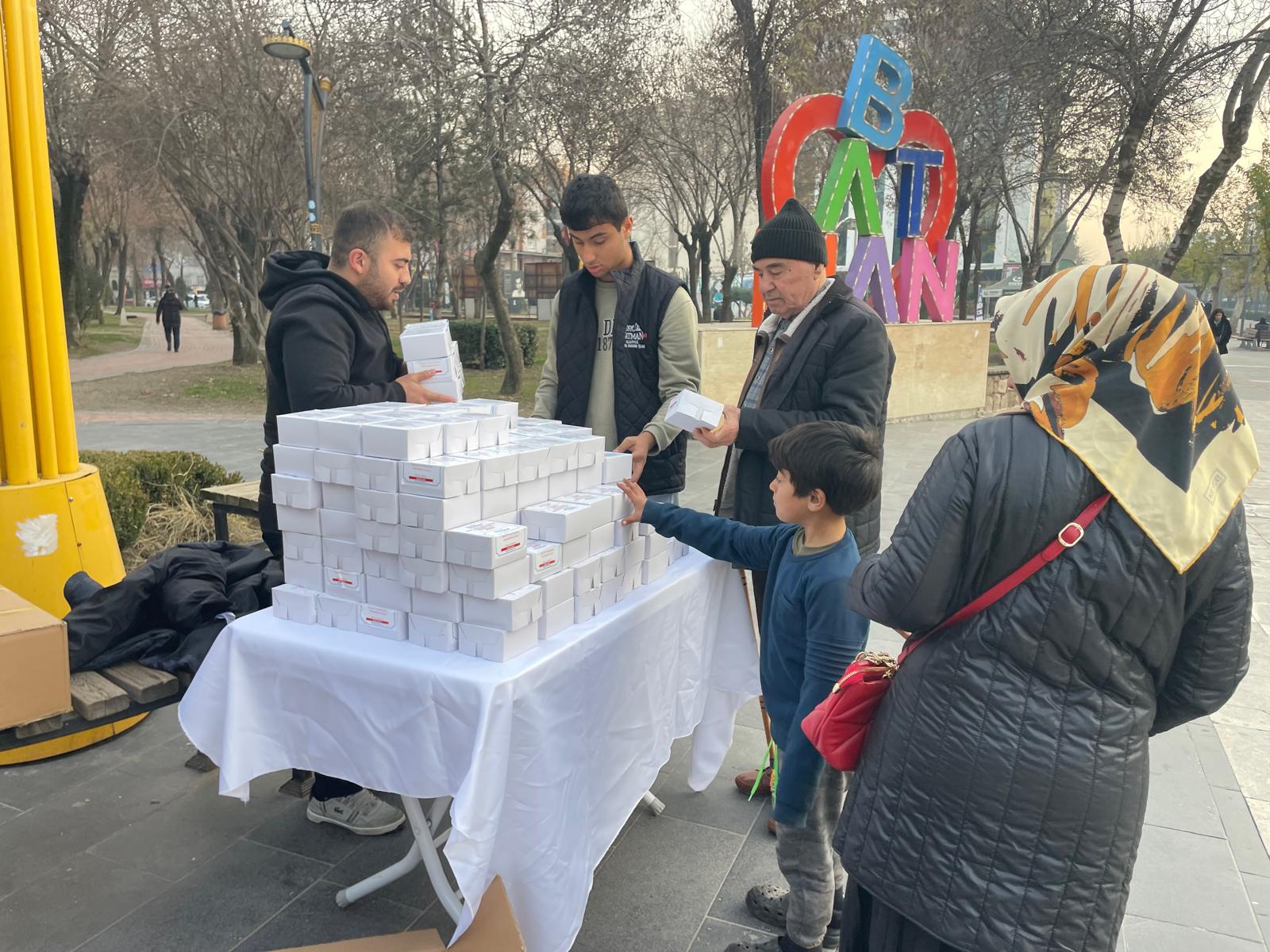 Belediye 5 Farklı Noktada İkramda Bulundu (2)