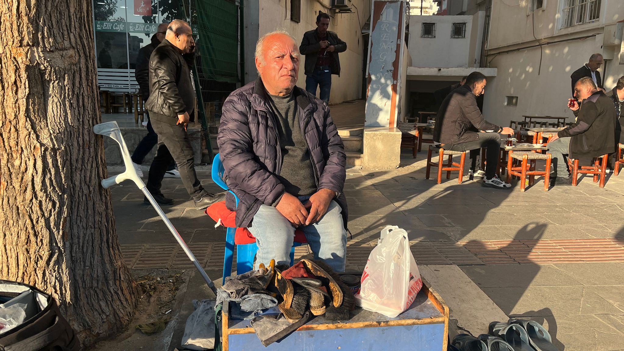 Boyacı Sandığıyla Hayata Tutunan Engelli Baba Destek Bekliyor (1)-1