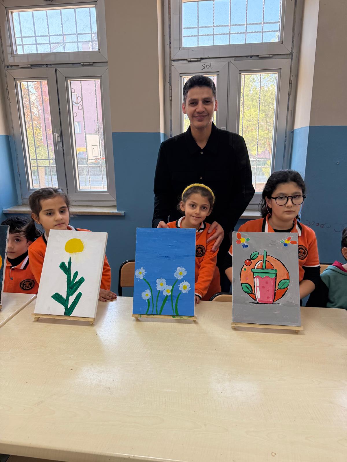 Minik Ressamlardan Sergisi İlgi Gördü (4)-1