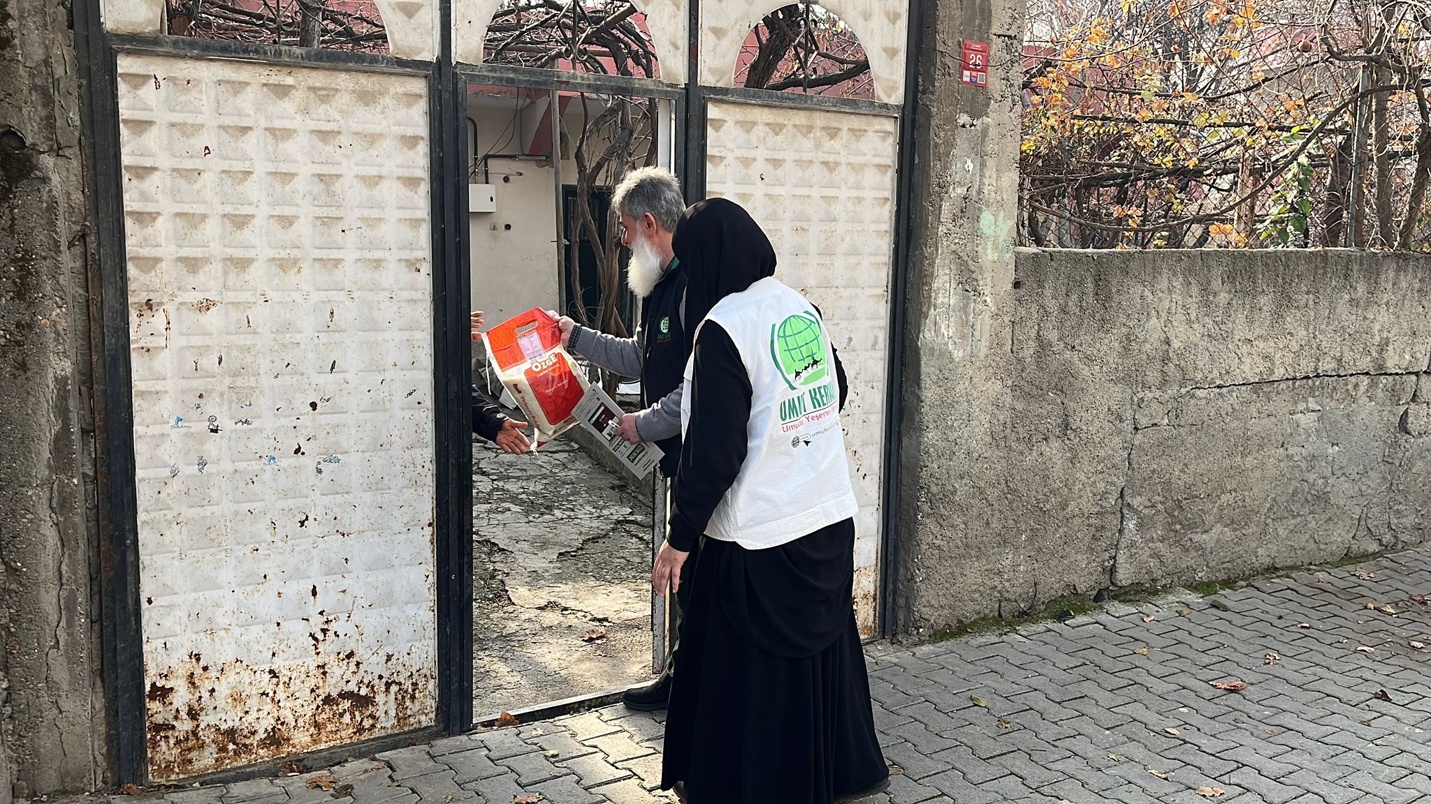 Umut Kervanı’ndan Üç Aylar Bereketi Yüzler Ailenin Yüzünü Güldü (1)