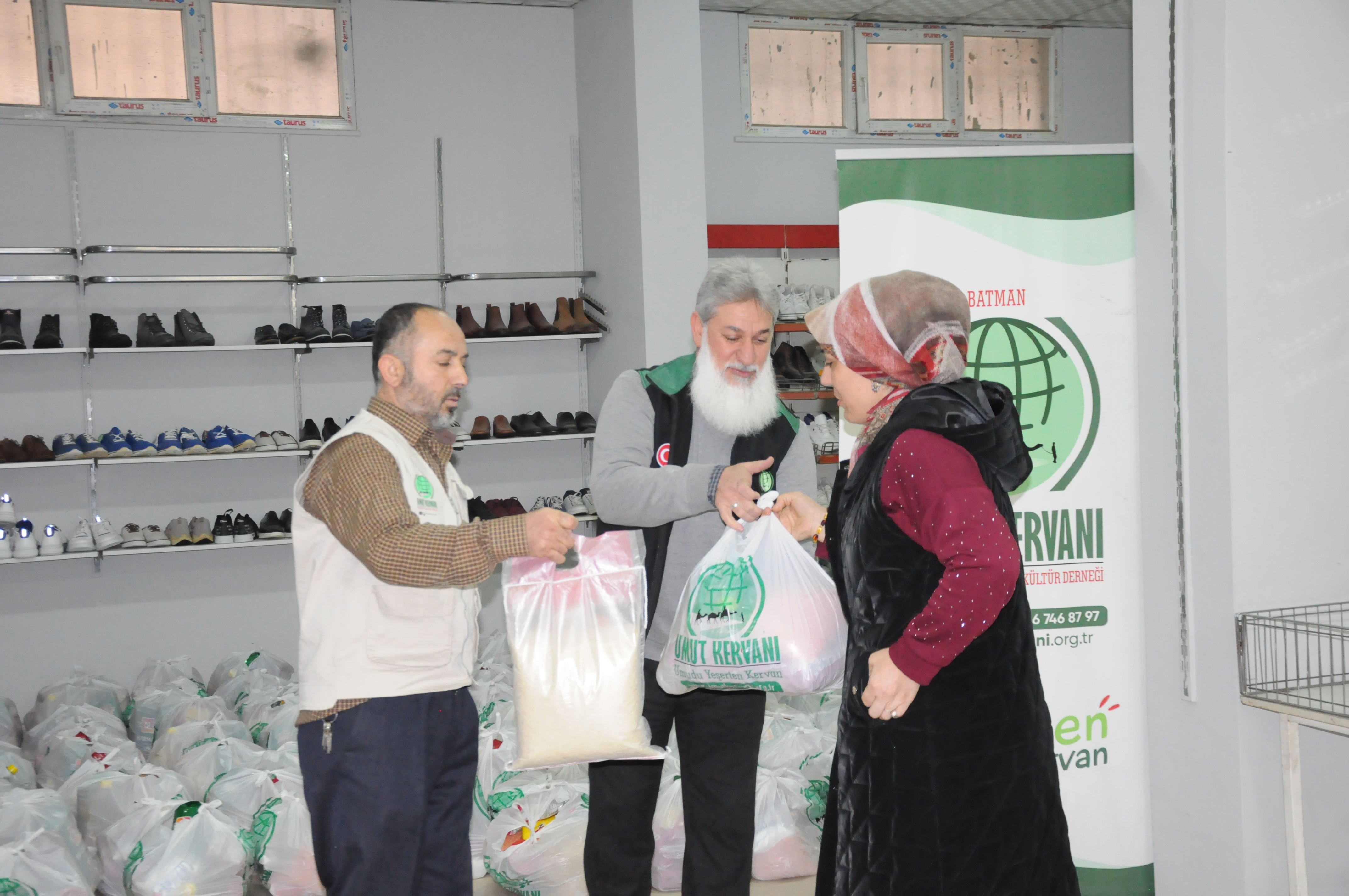 Umut Kervanı’ndan Üç Aylar Bereketi Yüzler Ailenin Yüzünü Güldü (4)