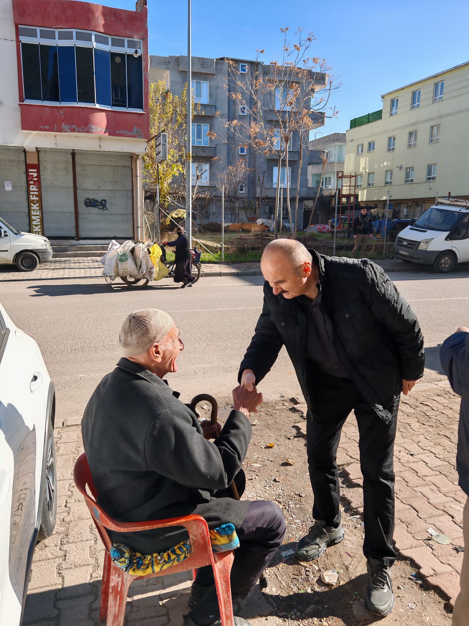 Vali Ekrem Canalp’ten Hilal Mahallesi’nde Esnaf Ziyareti (3)