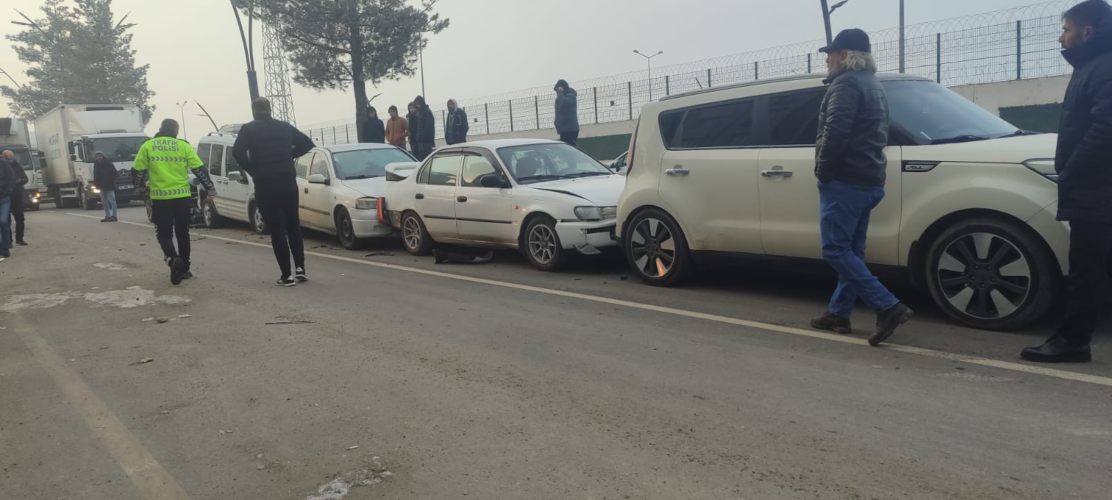 Batman’da Zi̇nci̇rleme Kaza 5 Araç Bi̇rbi̇ri̇ne Gi̇rdi̇-1