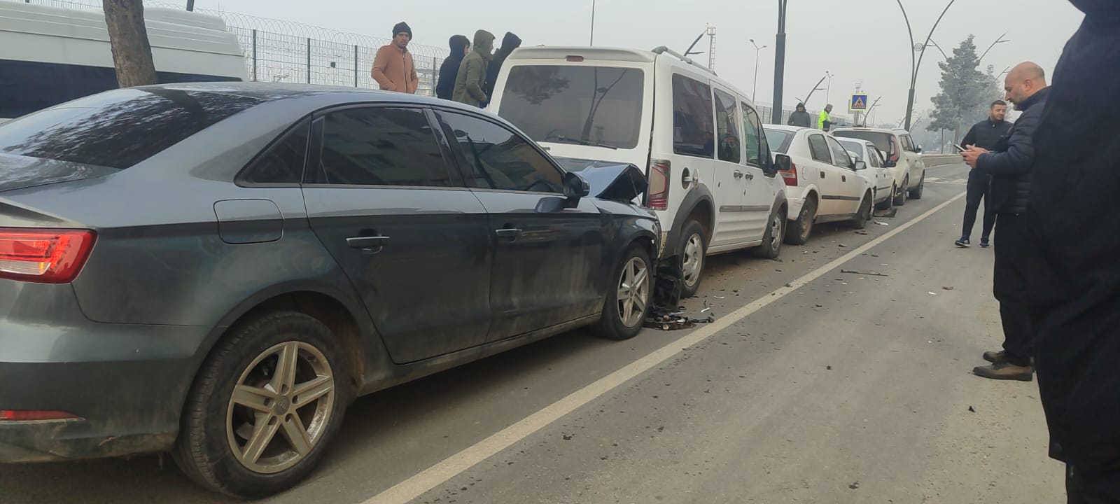 Batman’da Zi̇nci̇rleme Kaza 5 Araç Bi̇rbi̇ri̇ne Gi̇rdi̇ (2)