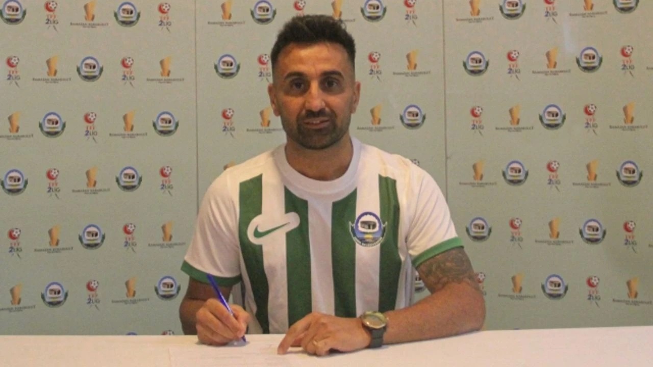 Bir Garip Transfer Hikayesi! Futbolcu Batman Petrolspor Kampında Lisansı Aliağa'da 33