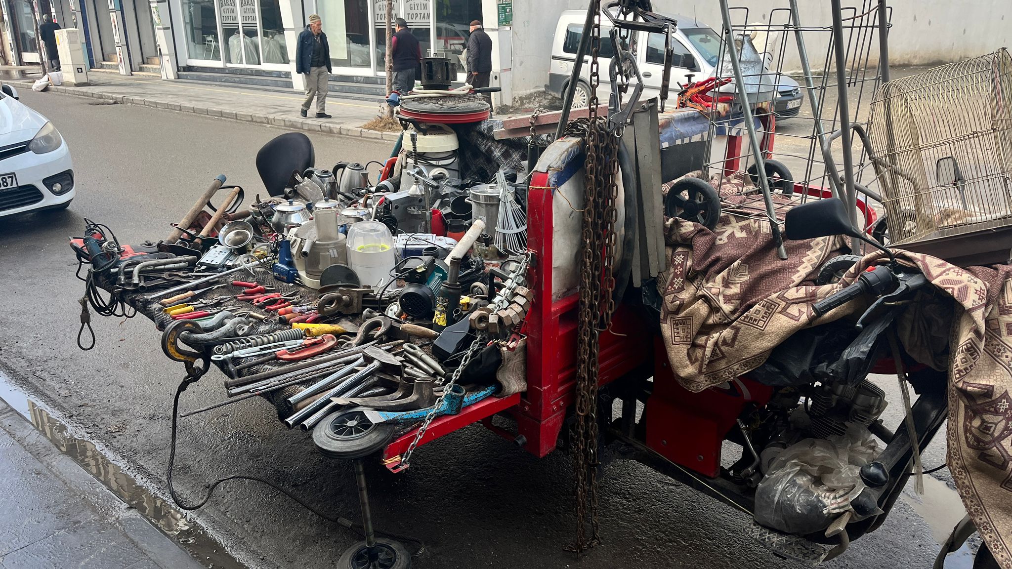Mehtap Caddesinde Garip Bir Tezgâh (1)