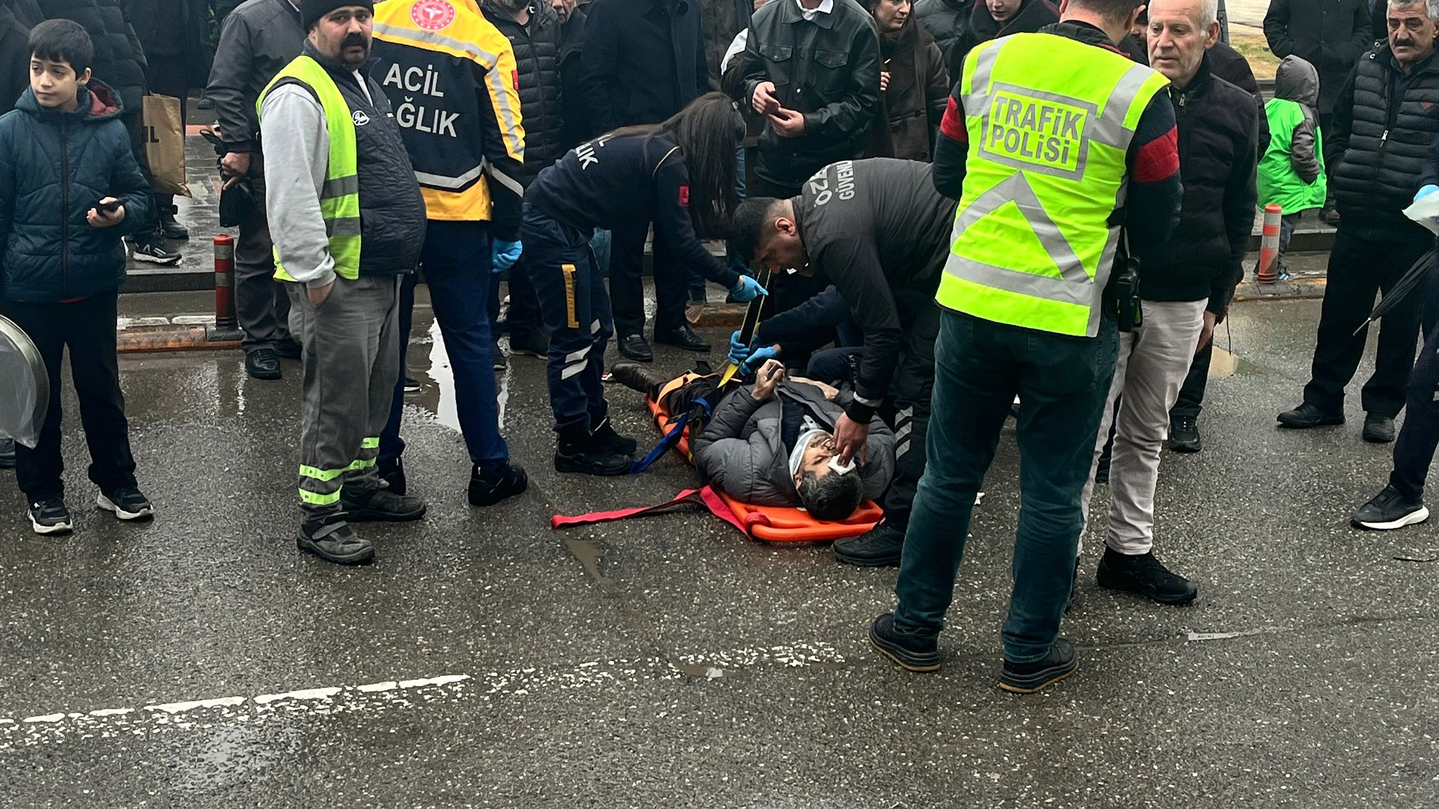 Yaya Geçidinde Motosiklet Kazası 1 Yaralı 1-1