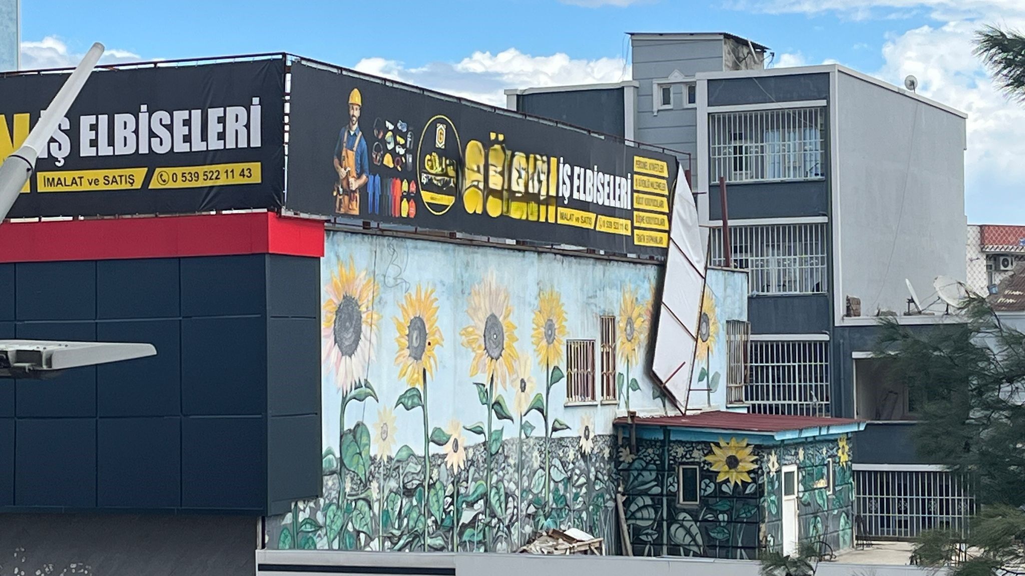 Atatürk Bulvarı’nda Tehlike Branda Düşmek Üzere (2)