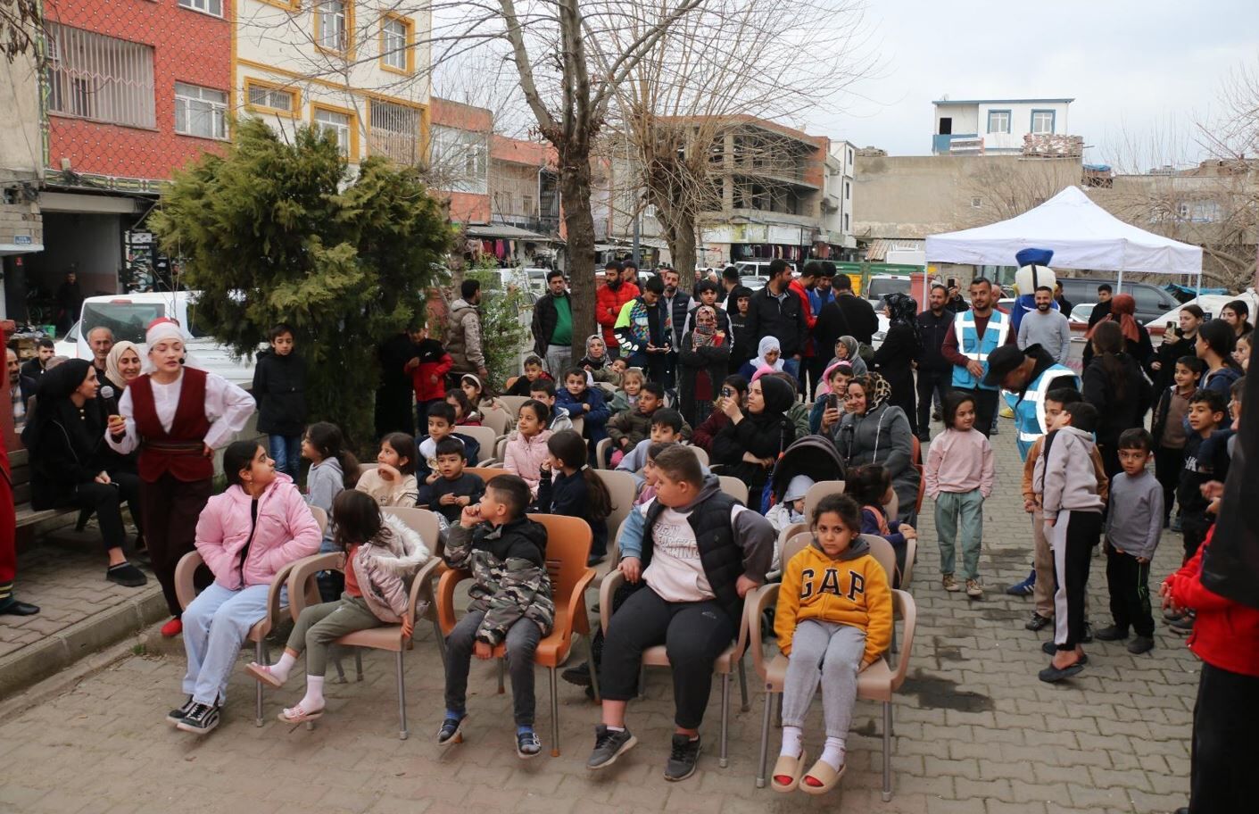 Batman’da Gönül Sofraları Çarşı Mahallesi’nde Kuruldu1 (2)