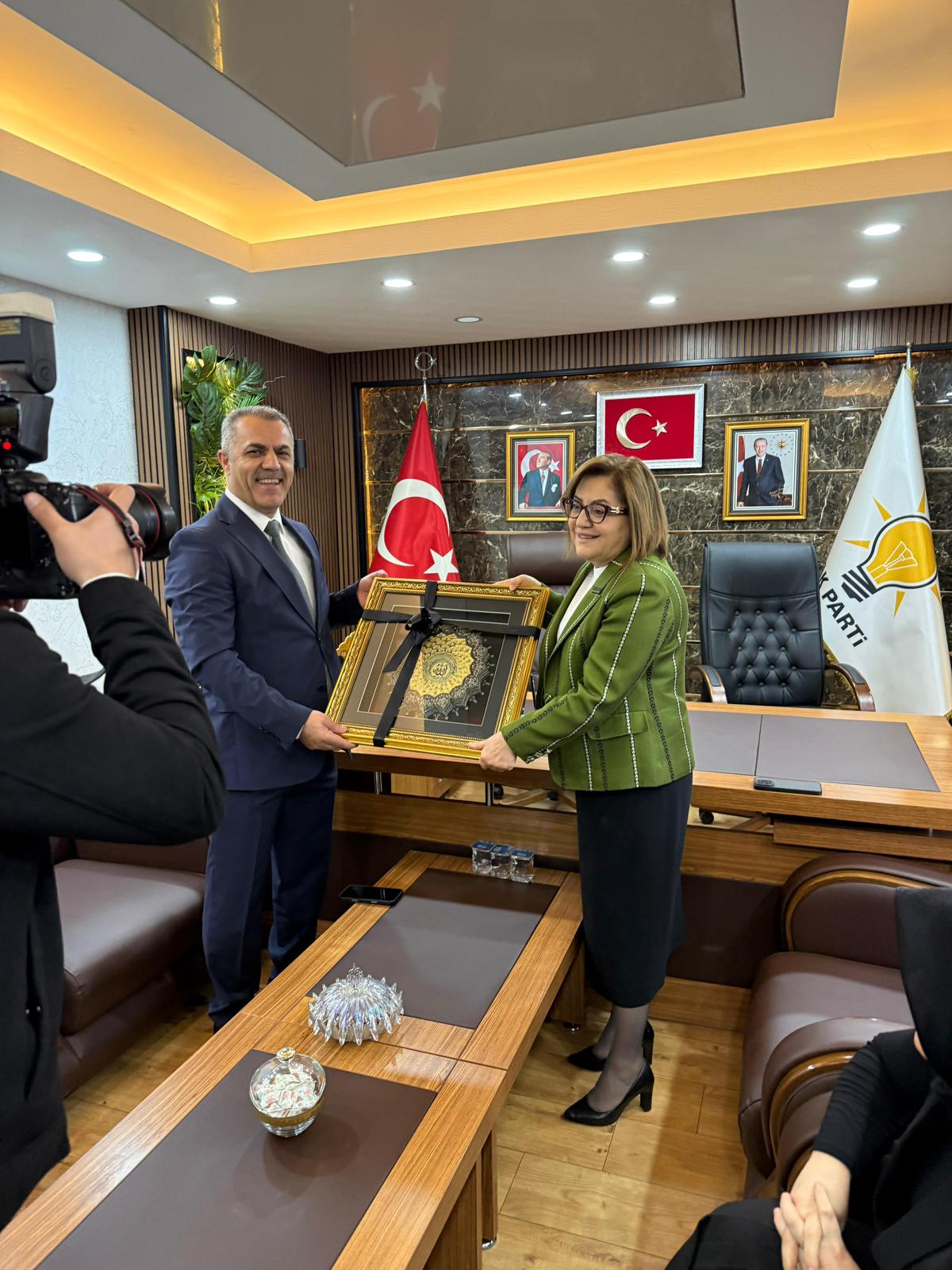 Fatma Şahin’den Ak Parti Batman İl Başkanlığı’na Ziyaret (2)